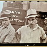 Walker Evans (1938) – Main Street, Morgantown (West Virginia)