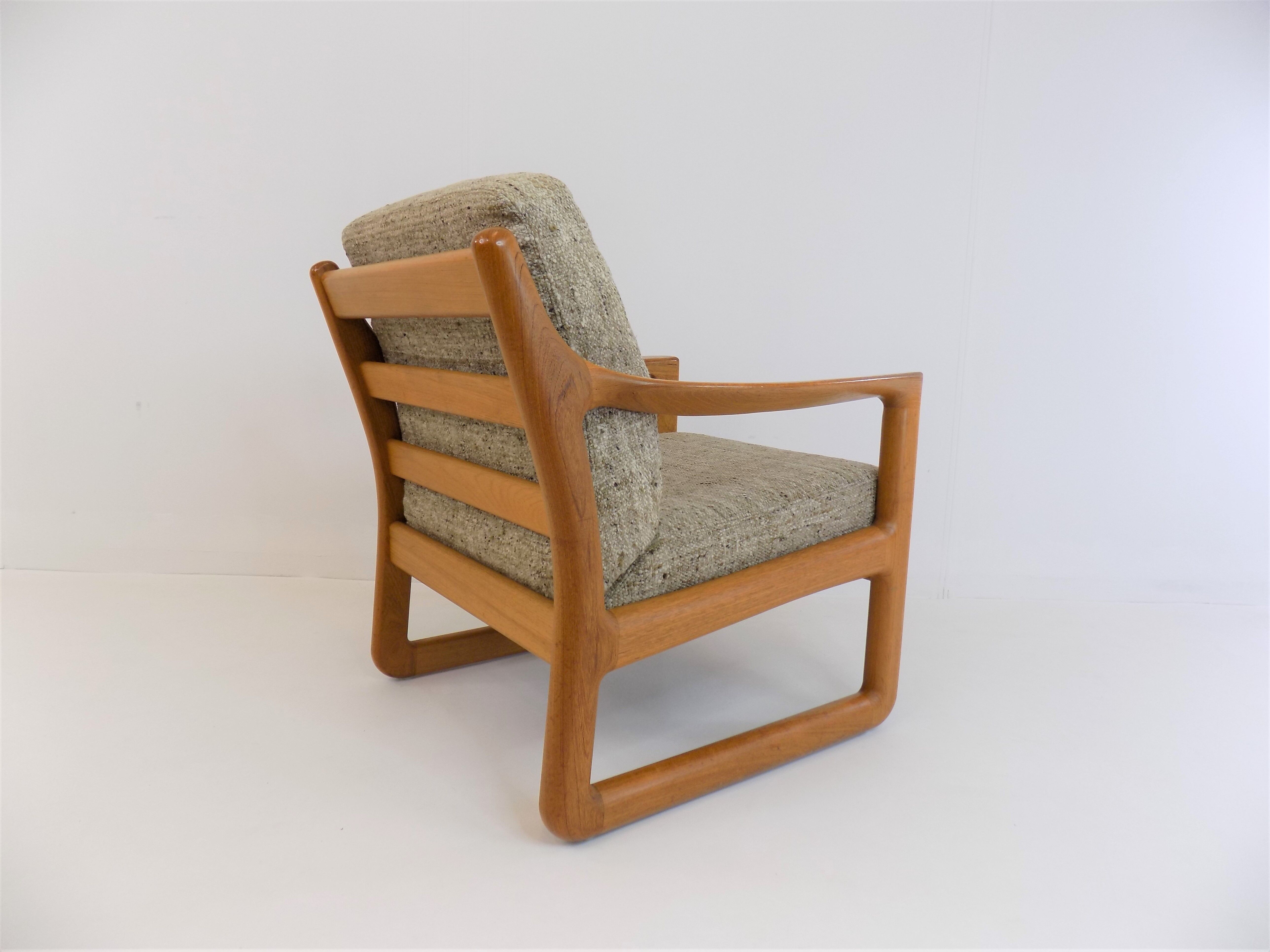Paire de fauteuils par Johannes Andersen