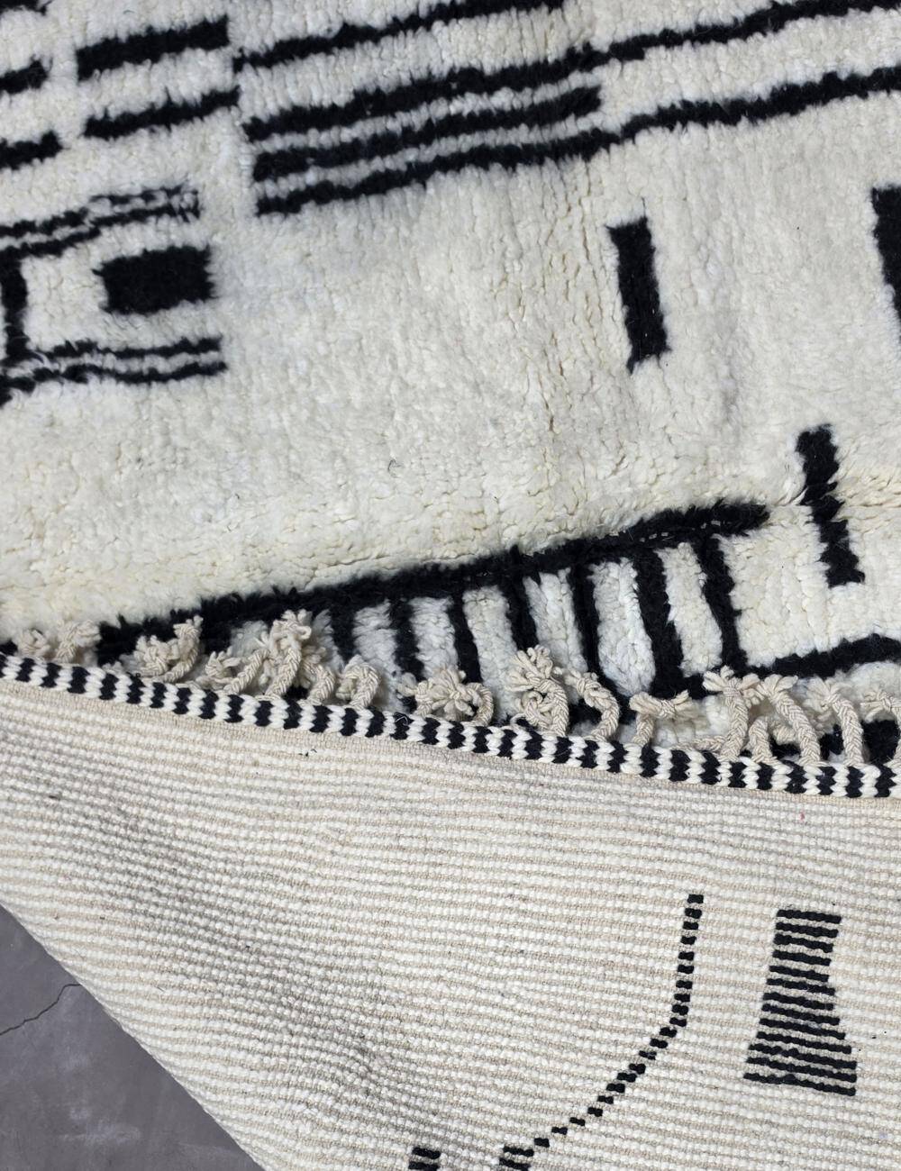 Tapis noir et blanc contemporain -  300 x 210 cm