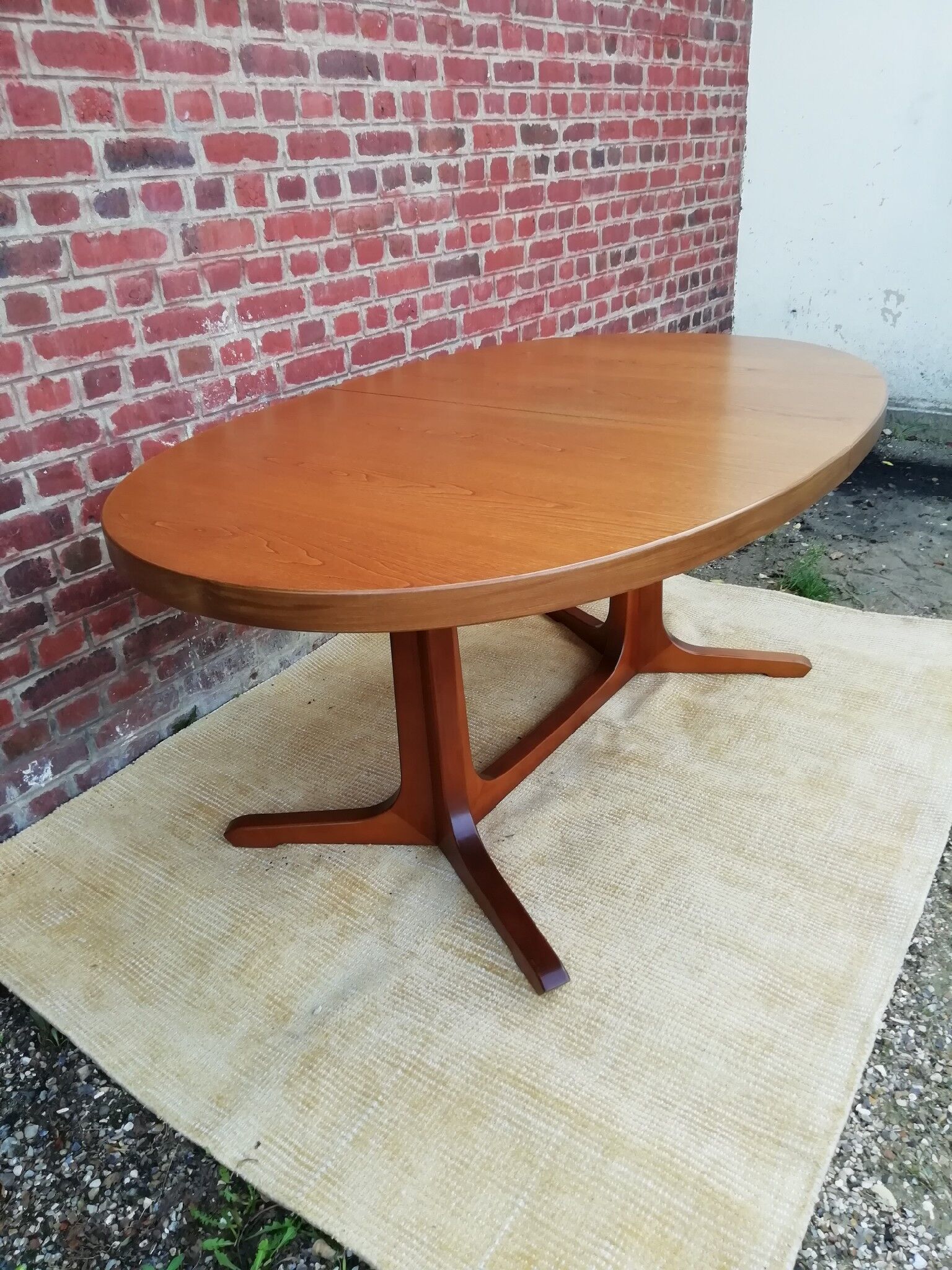 Baumann expandable oval table, 1960