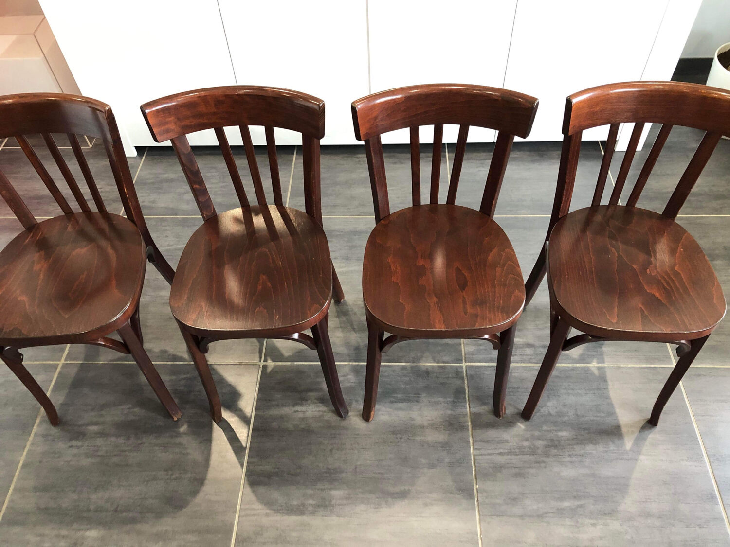 Suite de 4 chaises de bistrot Baumann vintage