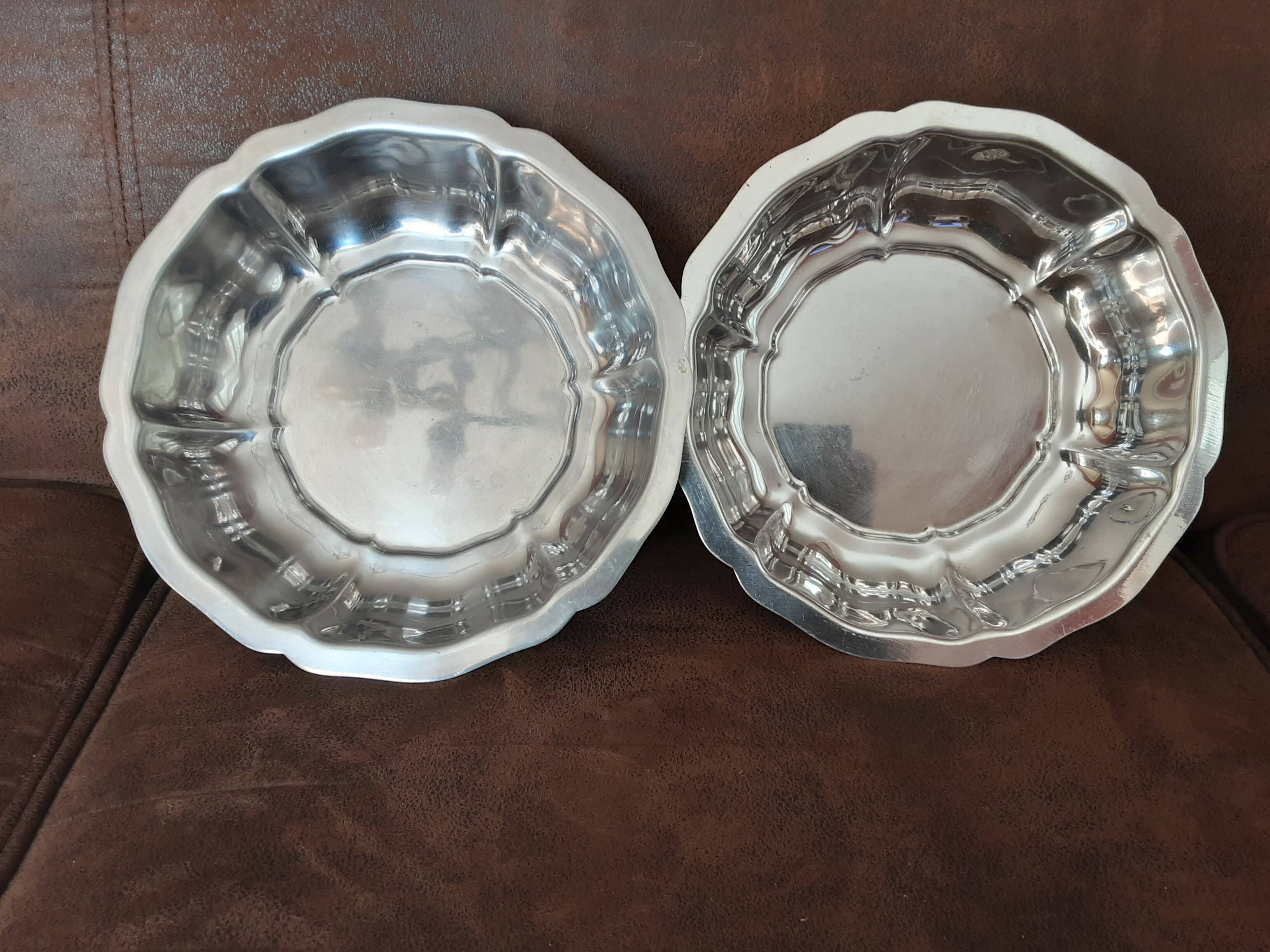 Set of 2 vintage stainless steel salad bowls