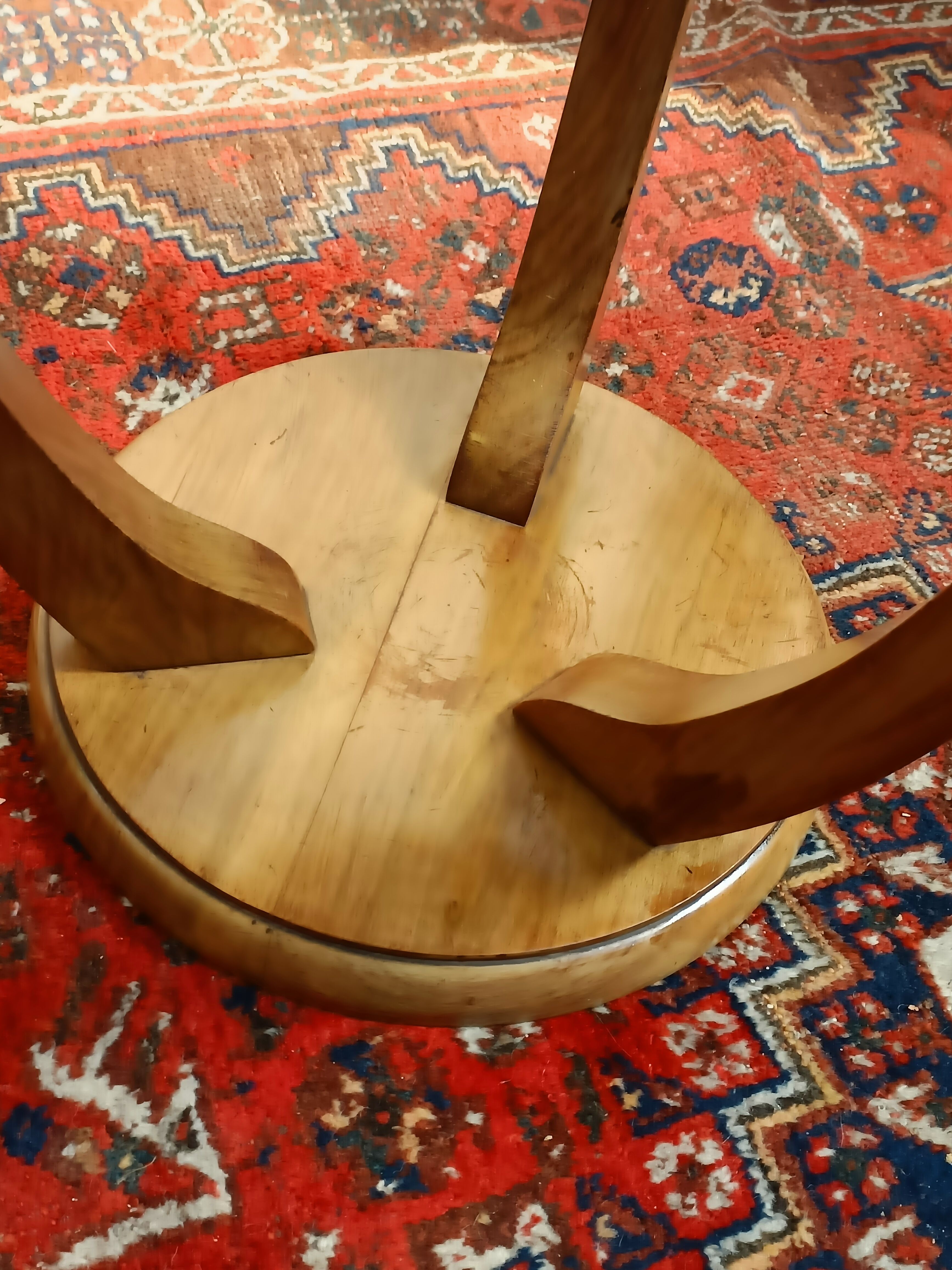 Art Deco walnut pedestal table