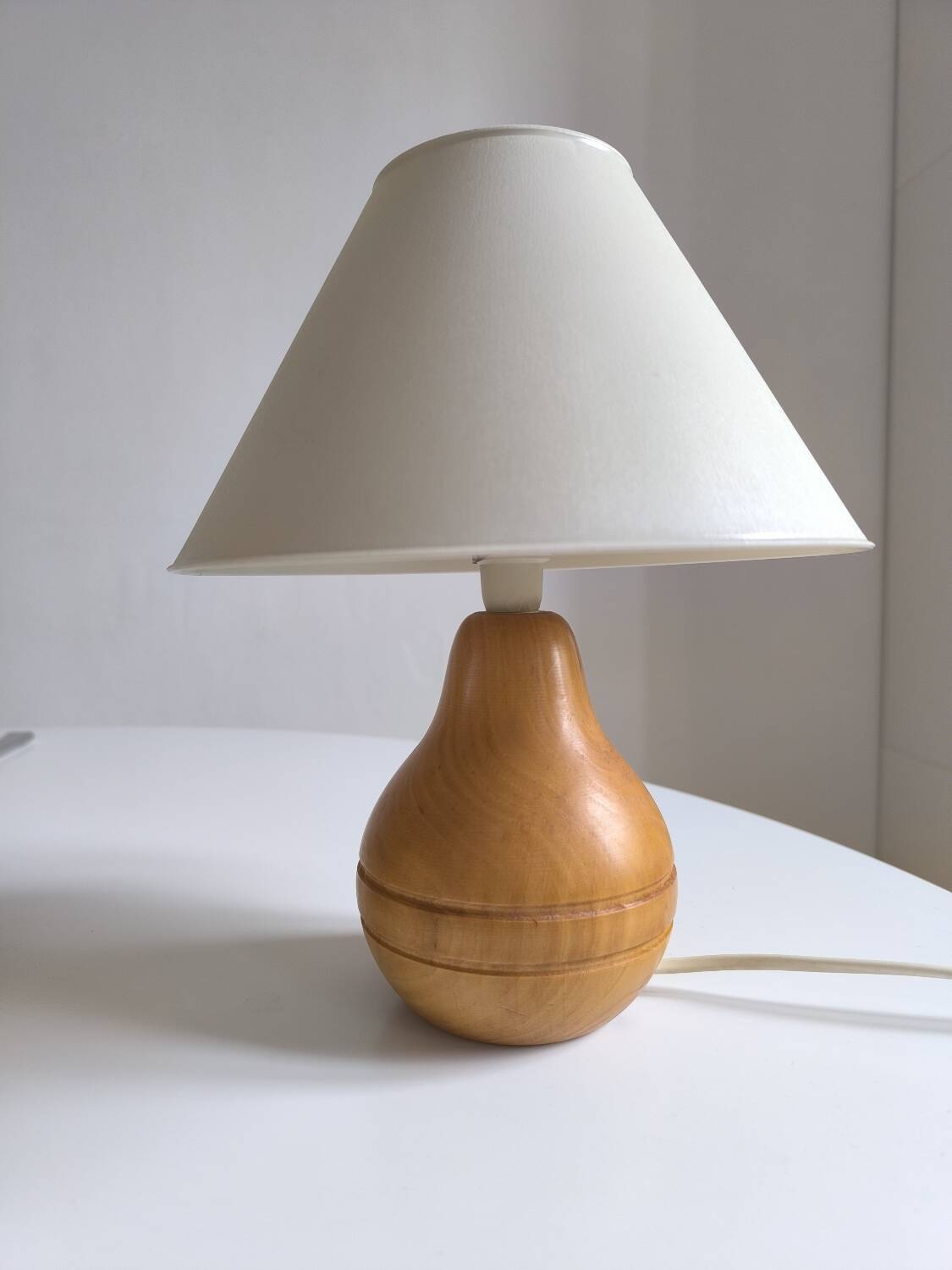 Wooden ball table lamp