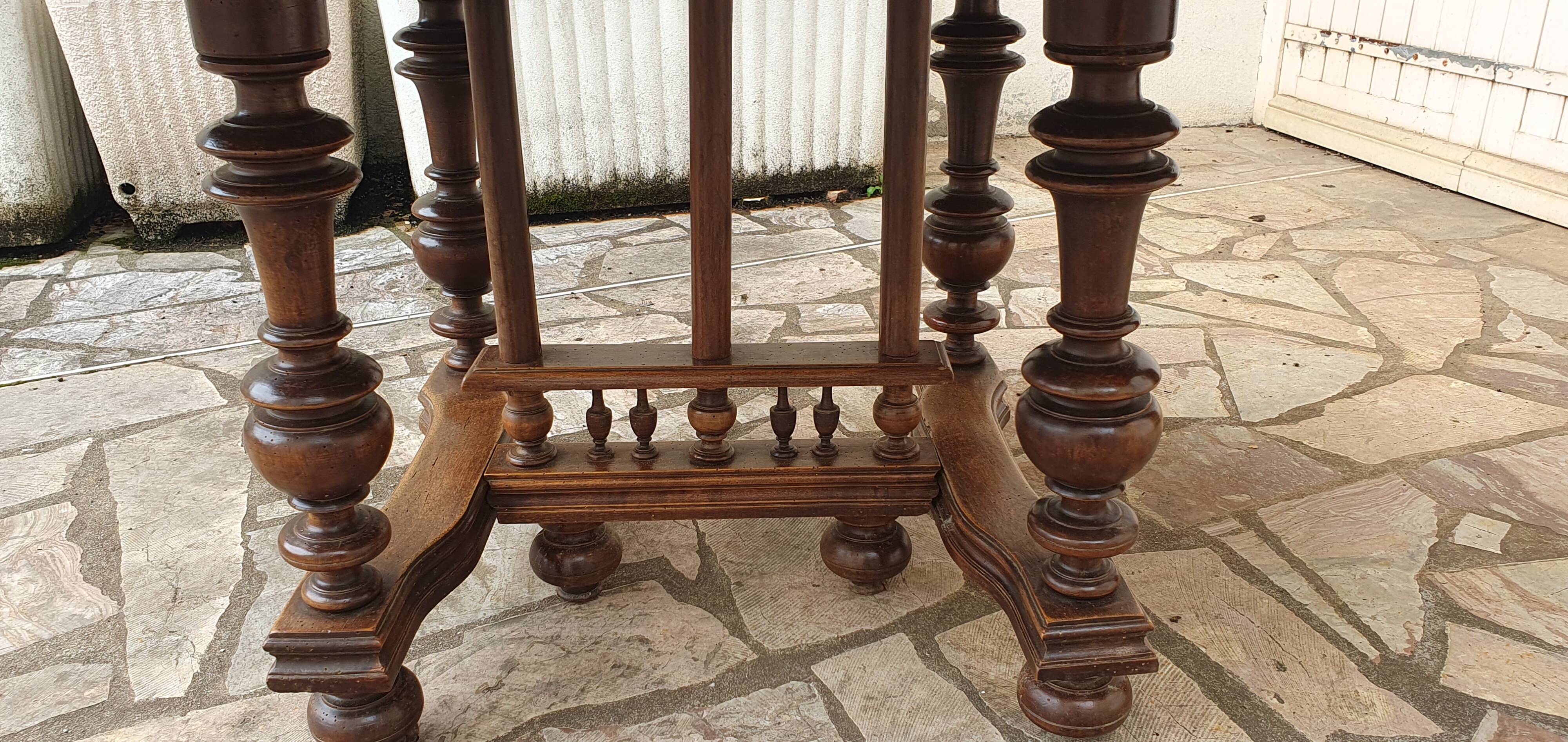 19th century Renaissance style extending table