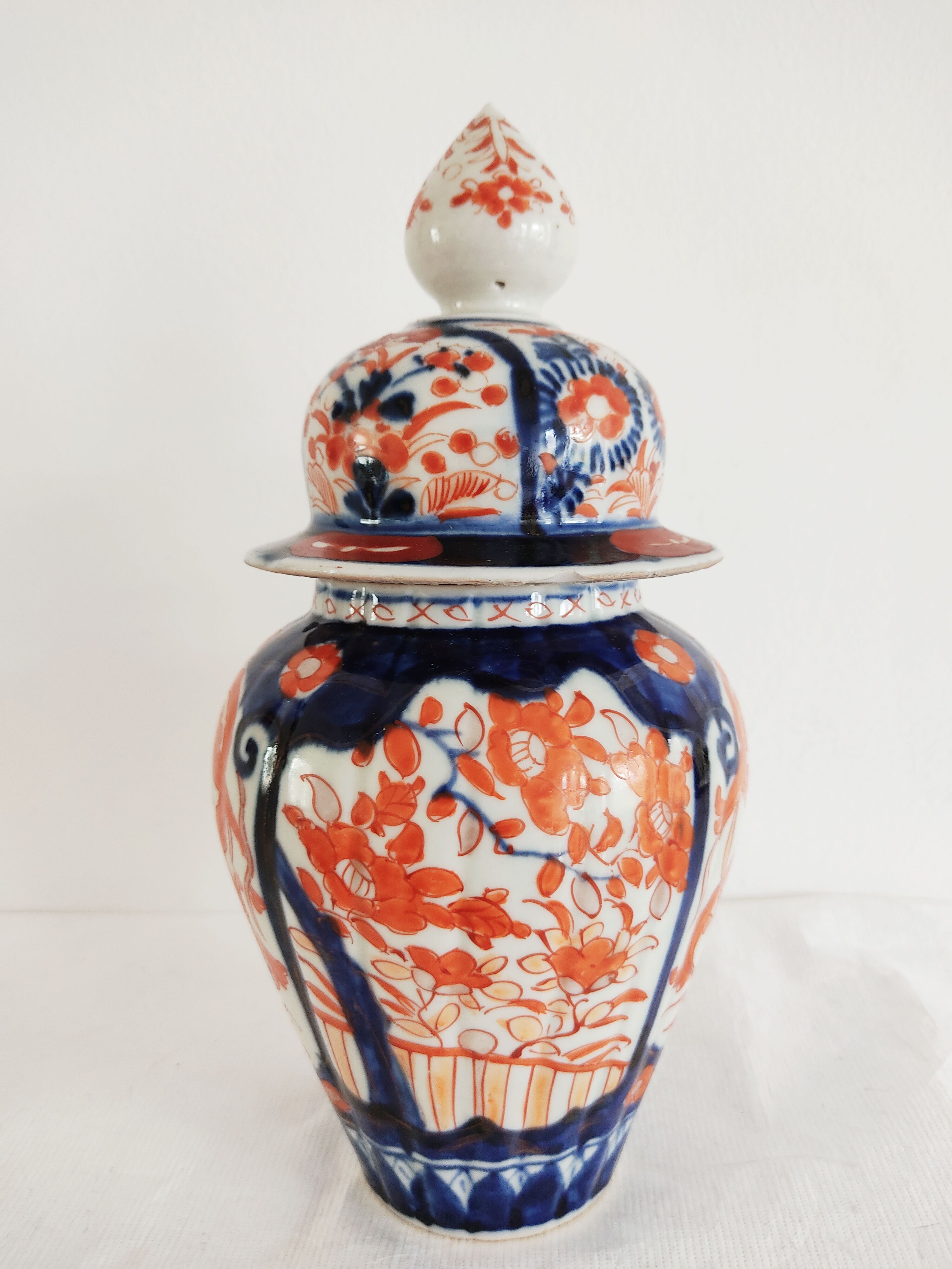 Vase couvert japonais Imari, 19e siècle