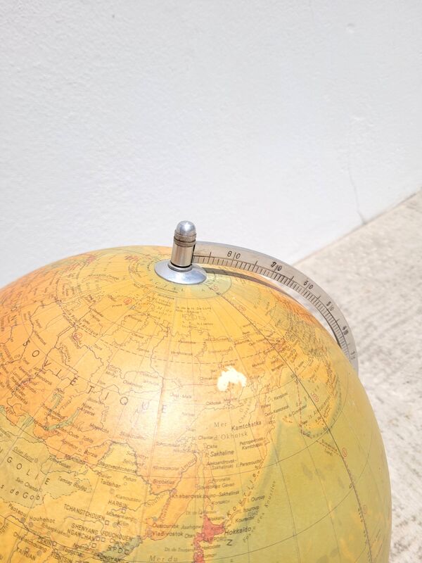 Grand globe terrestre vintage rétro-éclairé ou mappemonde