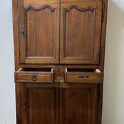 Armoire en noyer d'époque XIX ème