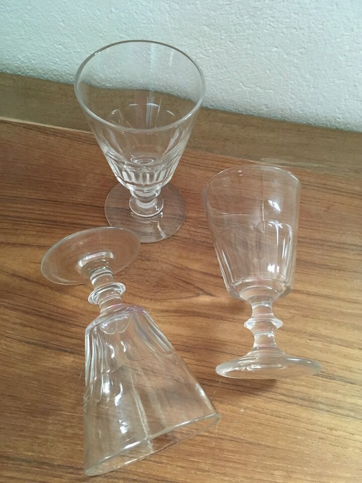 Together three glasses bistro 70s.