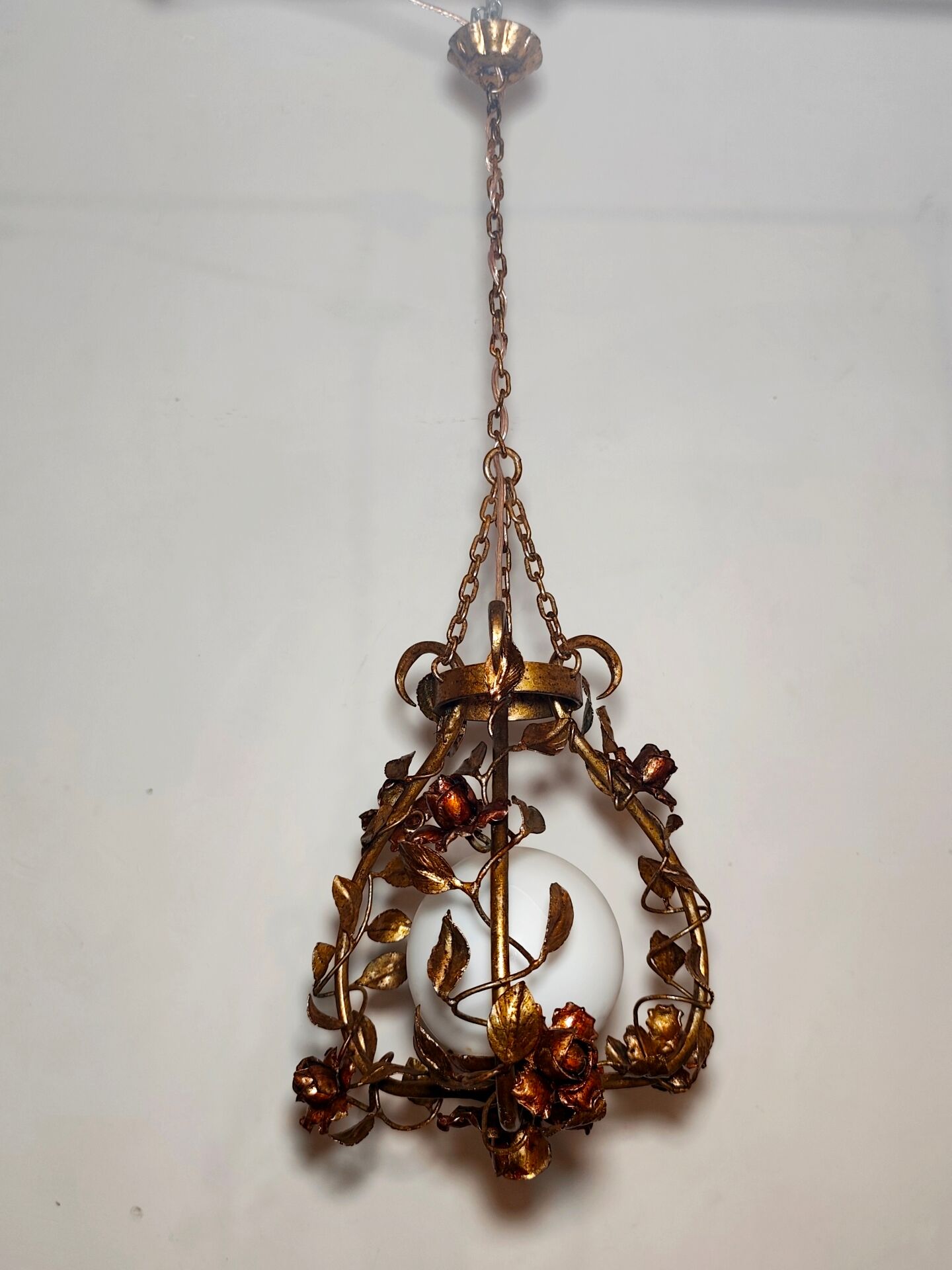 Suspension en fer forgé et enfeuille d'or, Espagne, années 1970
