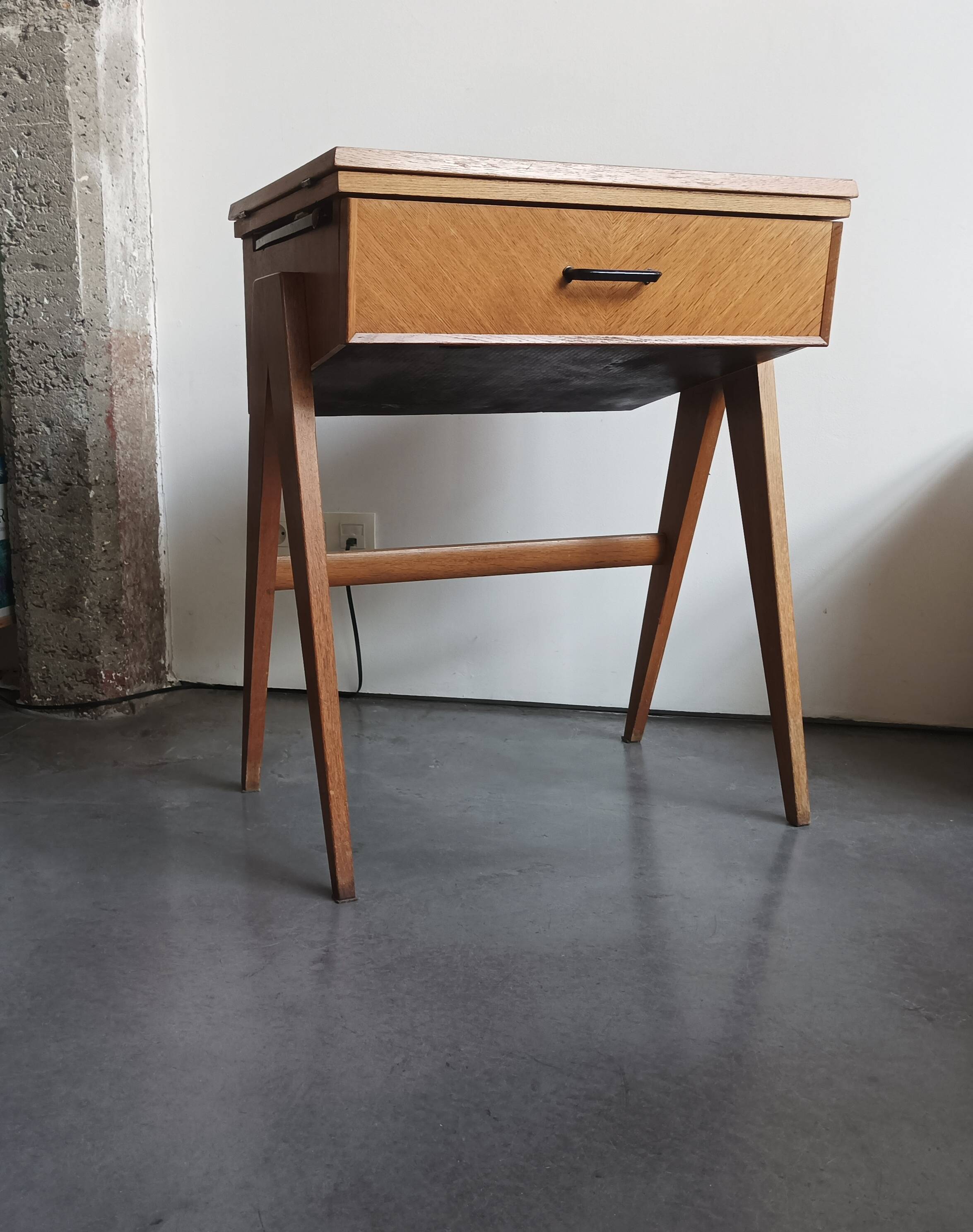 Side table with compass legs from the 50s/60s.