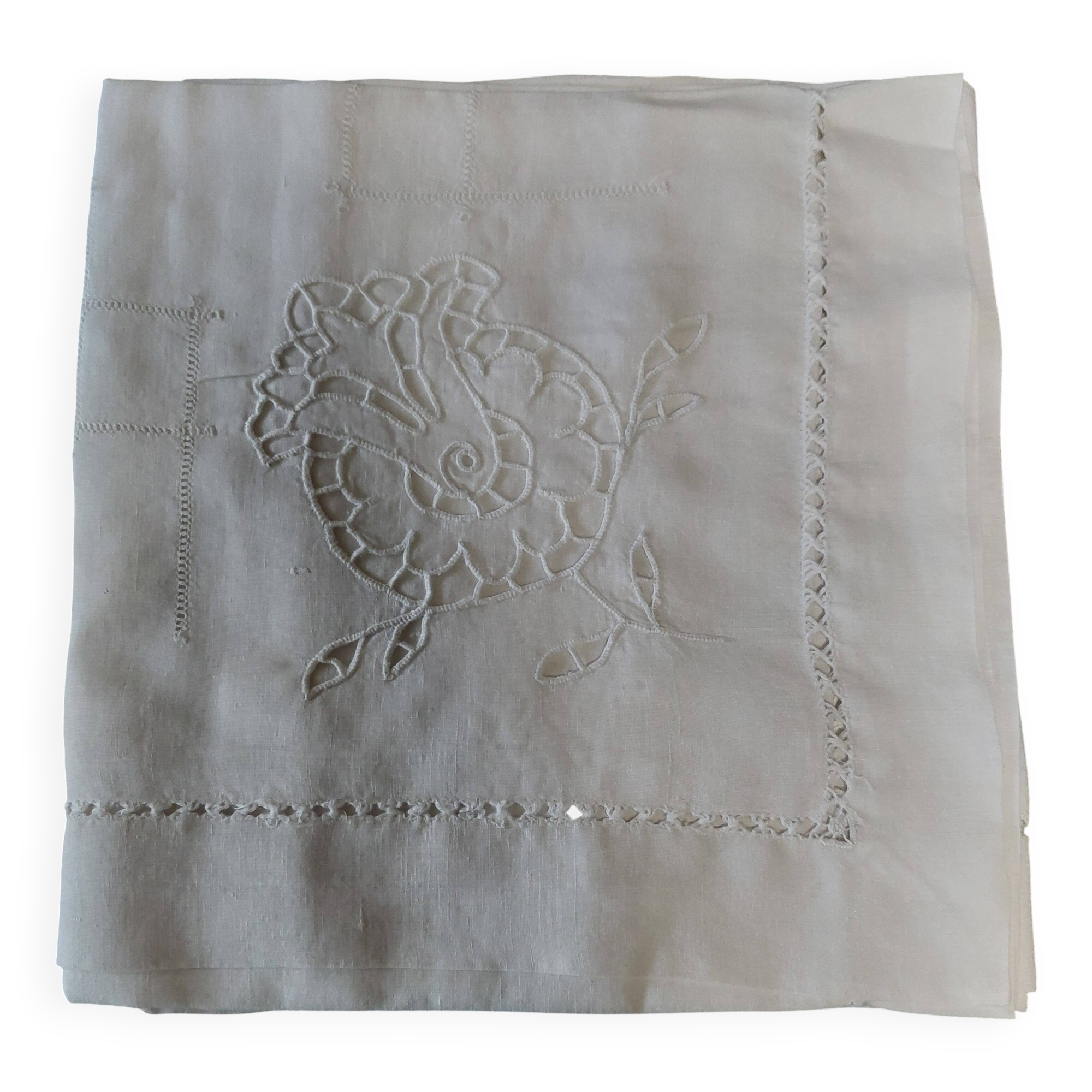 Old linen tablecloth, fine, with button closure, 75 x 75 cm.