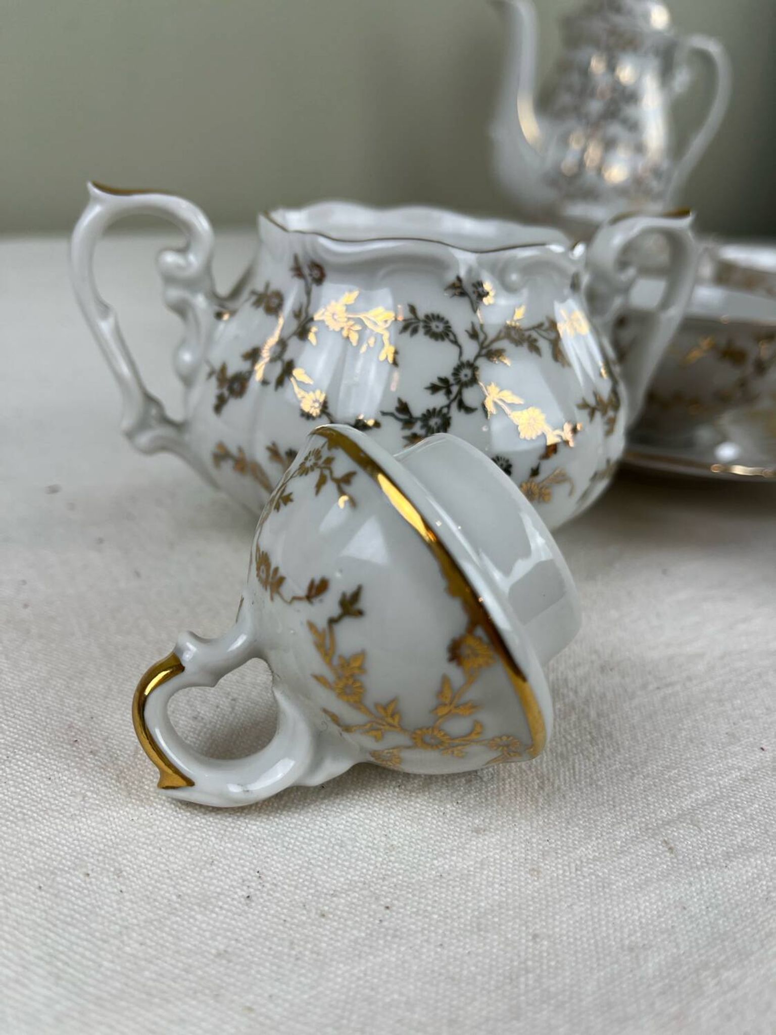 Antique coffee service in fine gilded porcelain – for 6 people – Vintage