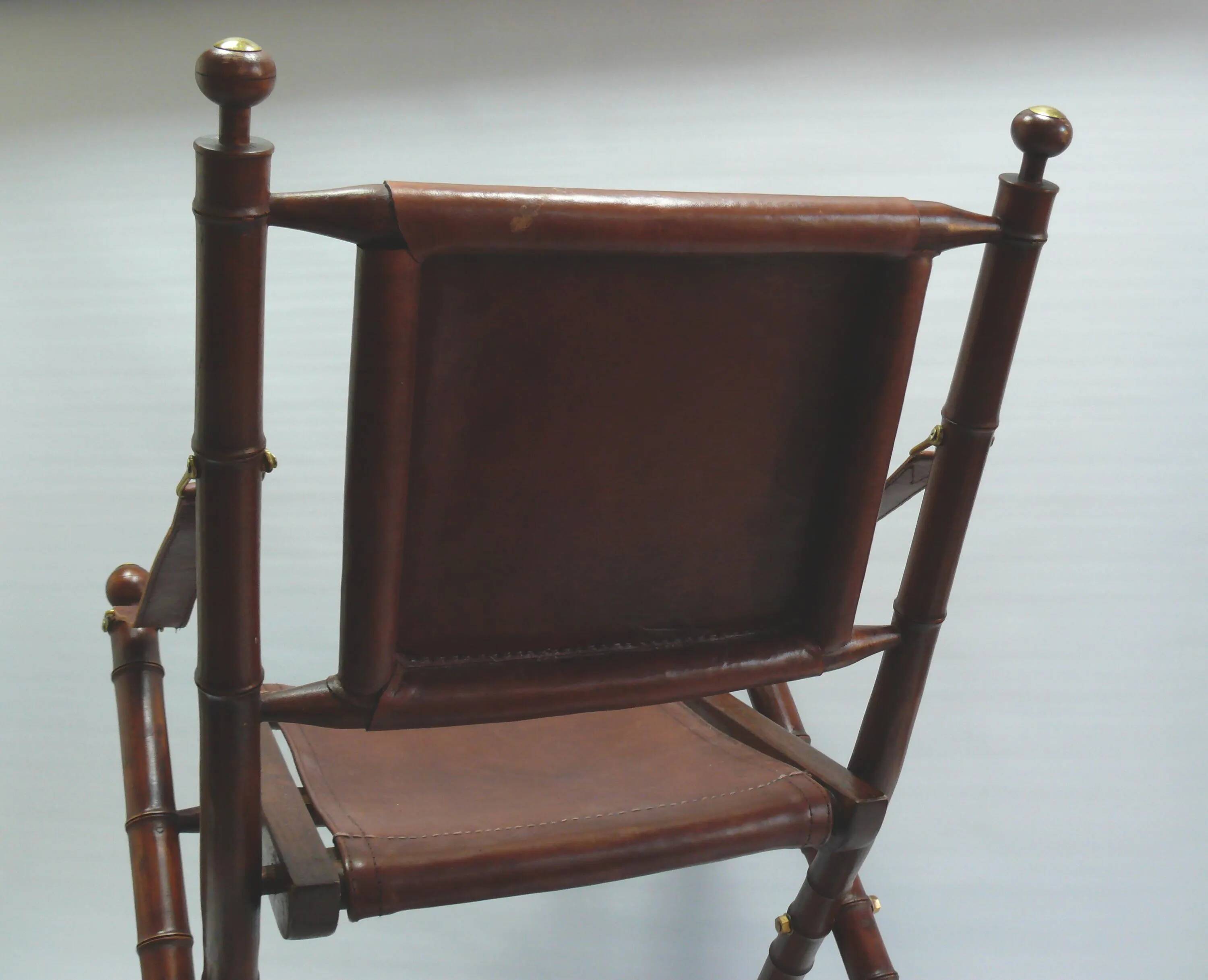 Chaise de campagne, chaise d'officier en teck et bambou, avec assise en cuir cousu et détails en laiton - années 1960