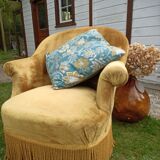 Velvet toad armchair