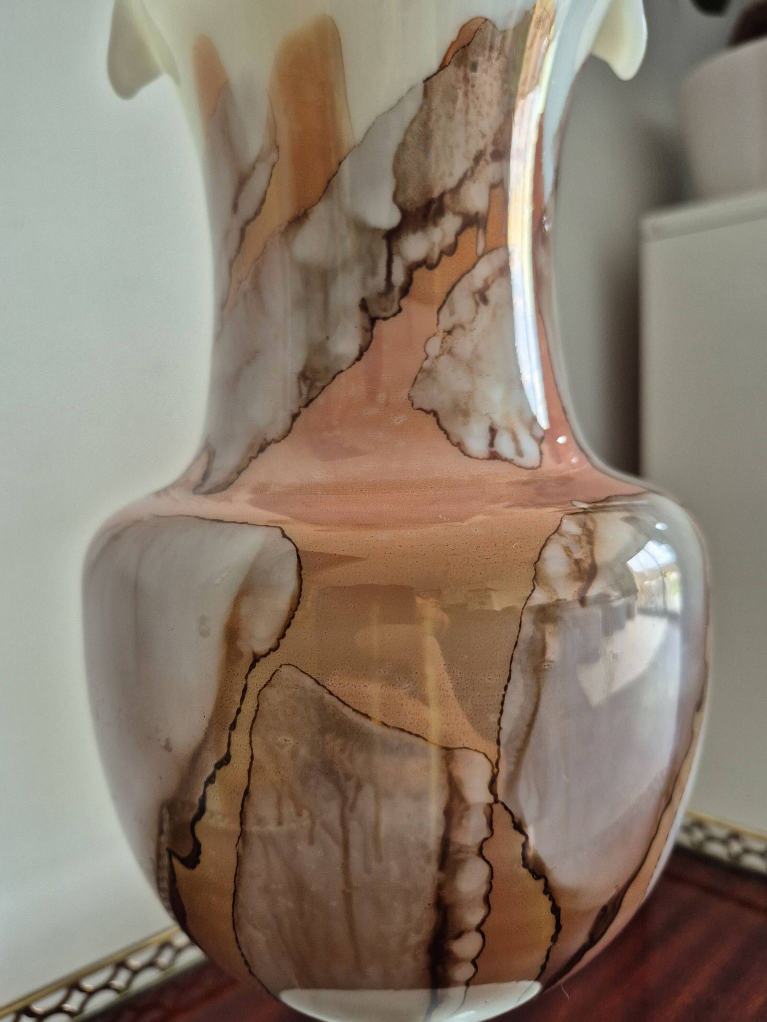 Vintage footed vase in white opaline, marbled/marble effect decoration from the 60s.