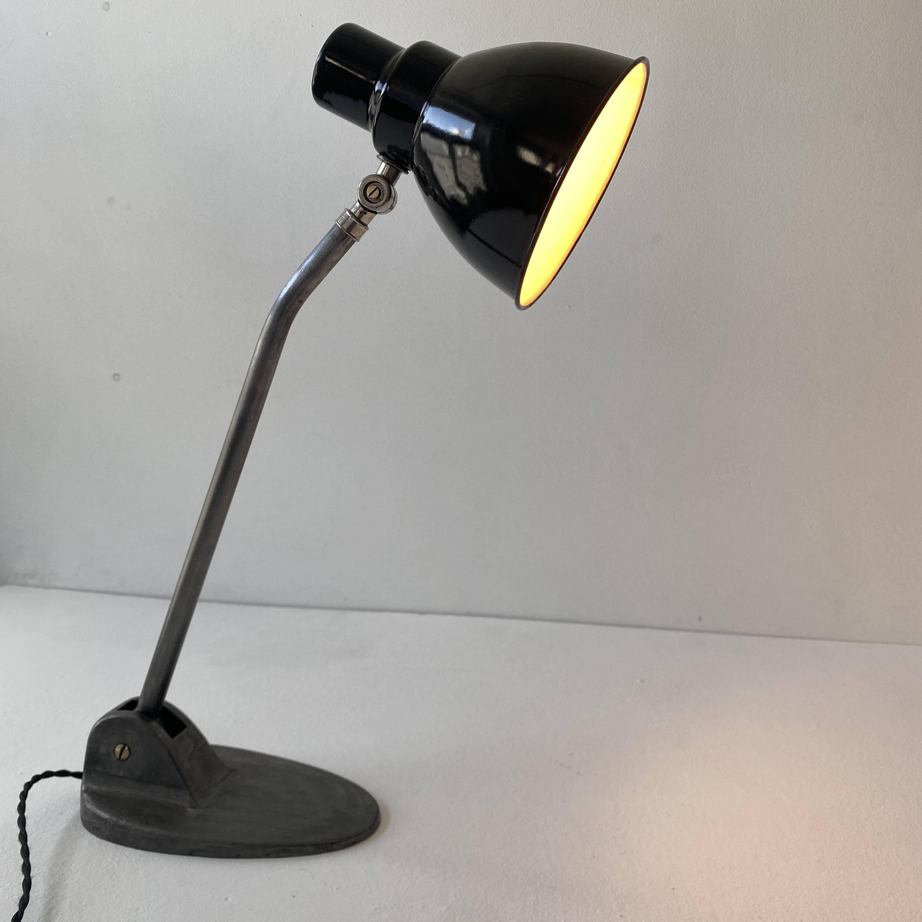 Ancienne lampe de bureau  bauhaus   « jacobus »
