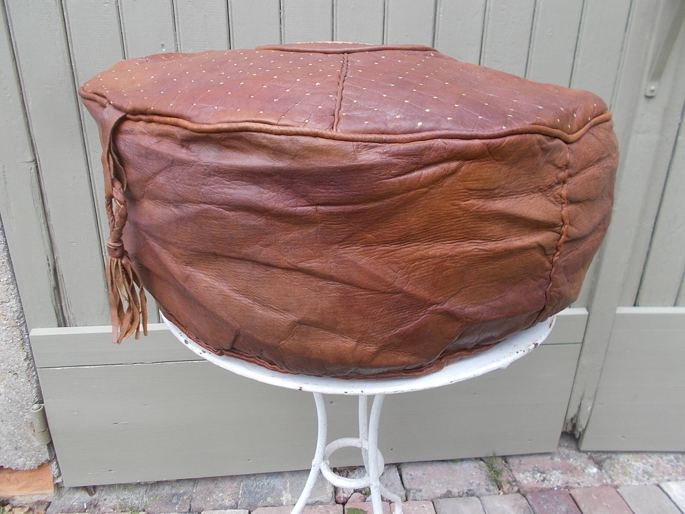 Large vintage Moroccan leather pouf n°2