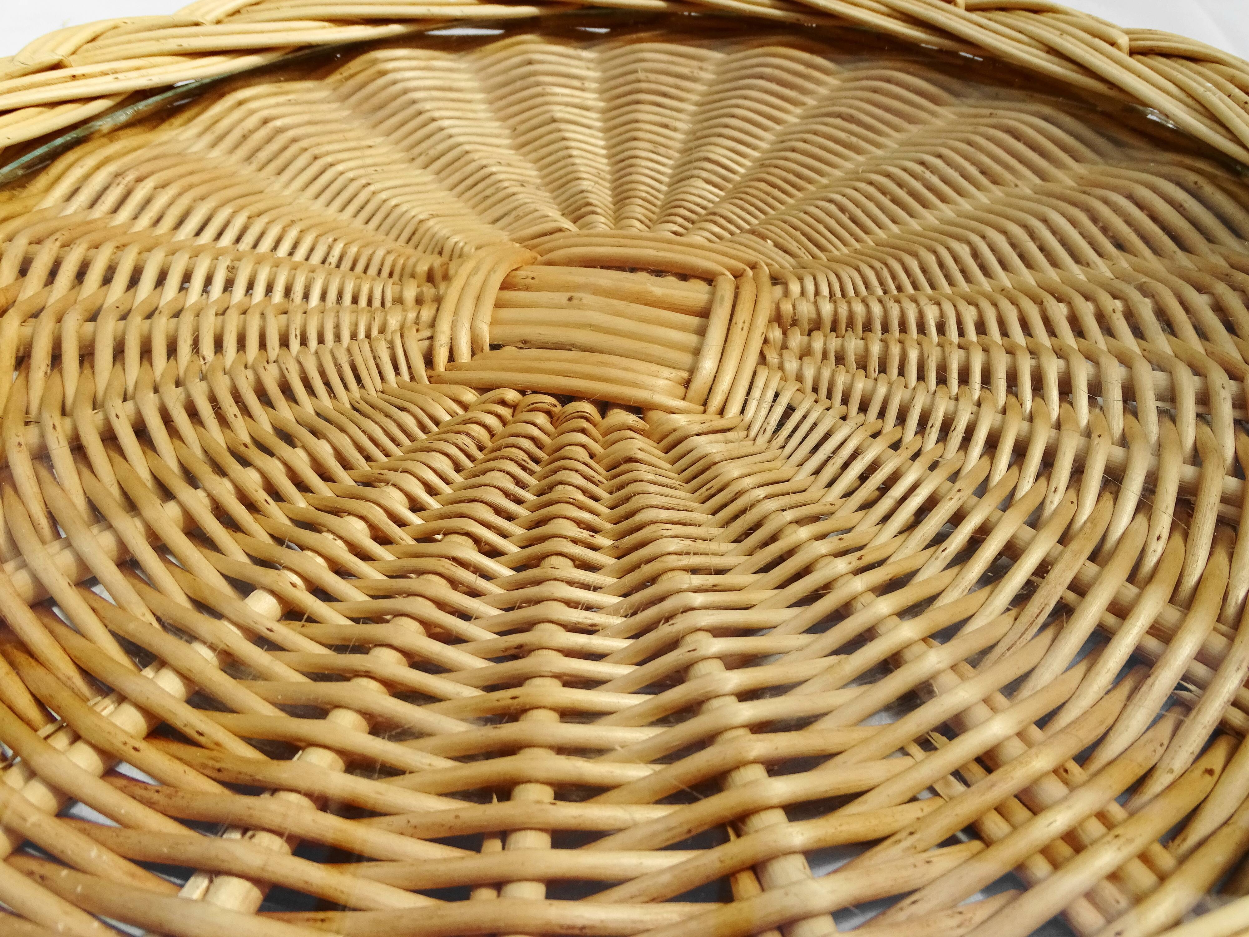 Round tray with wicker and glass handles