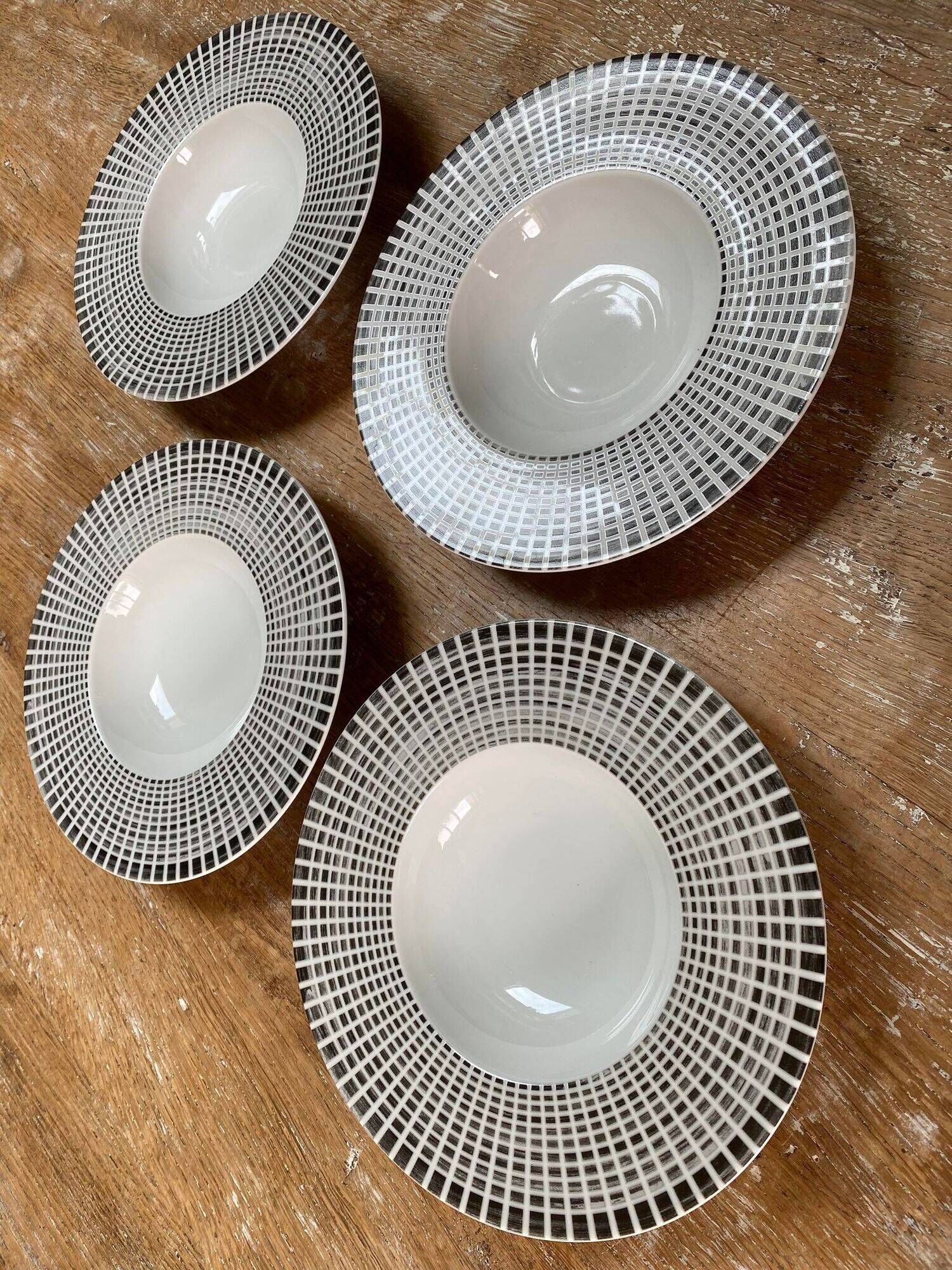 4 porcelain soup plates Table passion collection Noir Astral