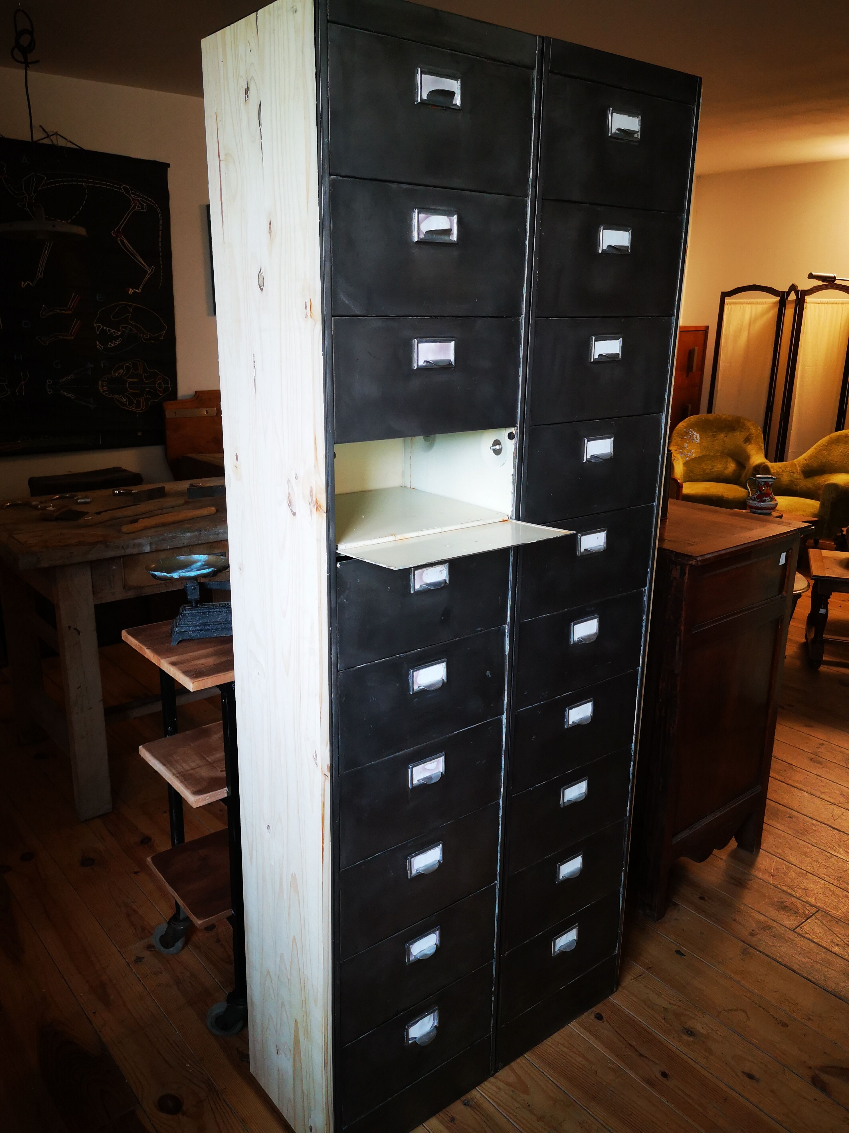 Metal locker column 20 waxed pickled valves dressed in wood
