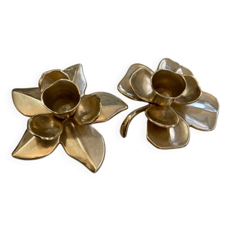 Paire de bougeoirs fleurs en laiton