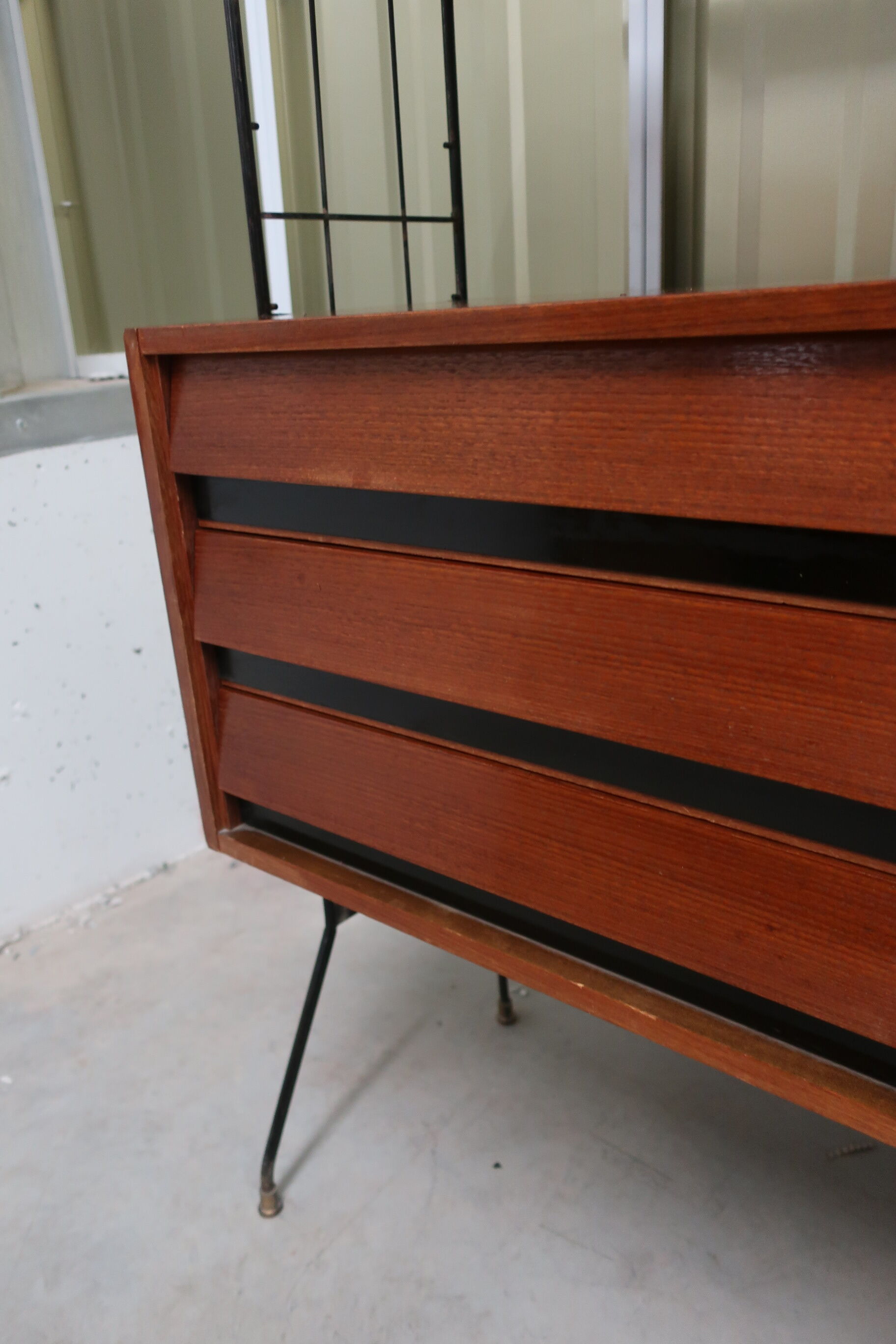 Library, 60s teak shelf on feet