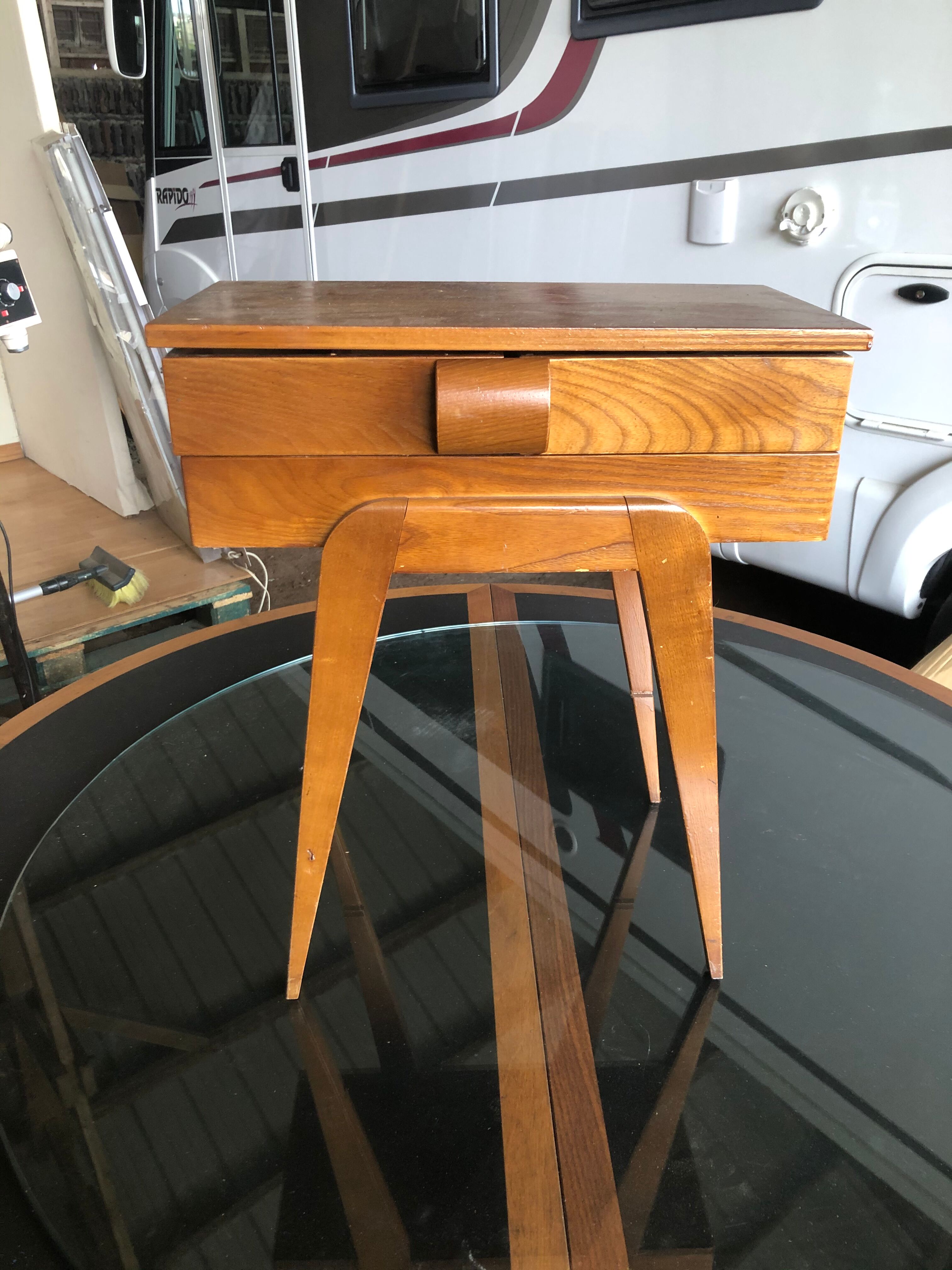 Worker sewing feet compass 1950