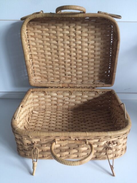 Suitcase round Wicker vintage