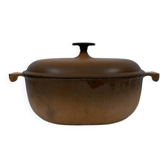 Cast iron casserole dish, le creuset