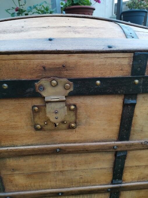 Travel trunk early 20th