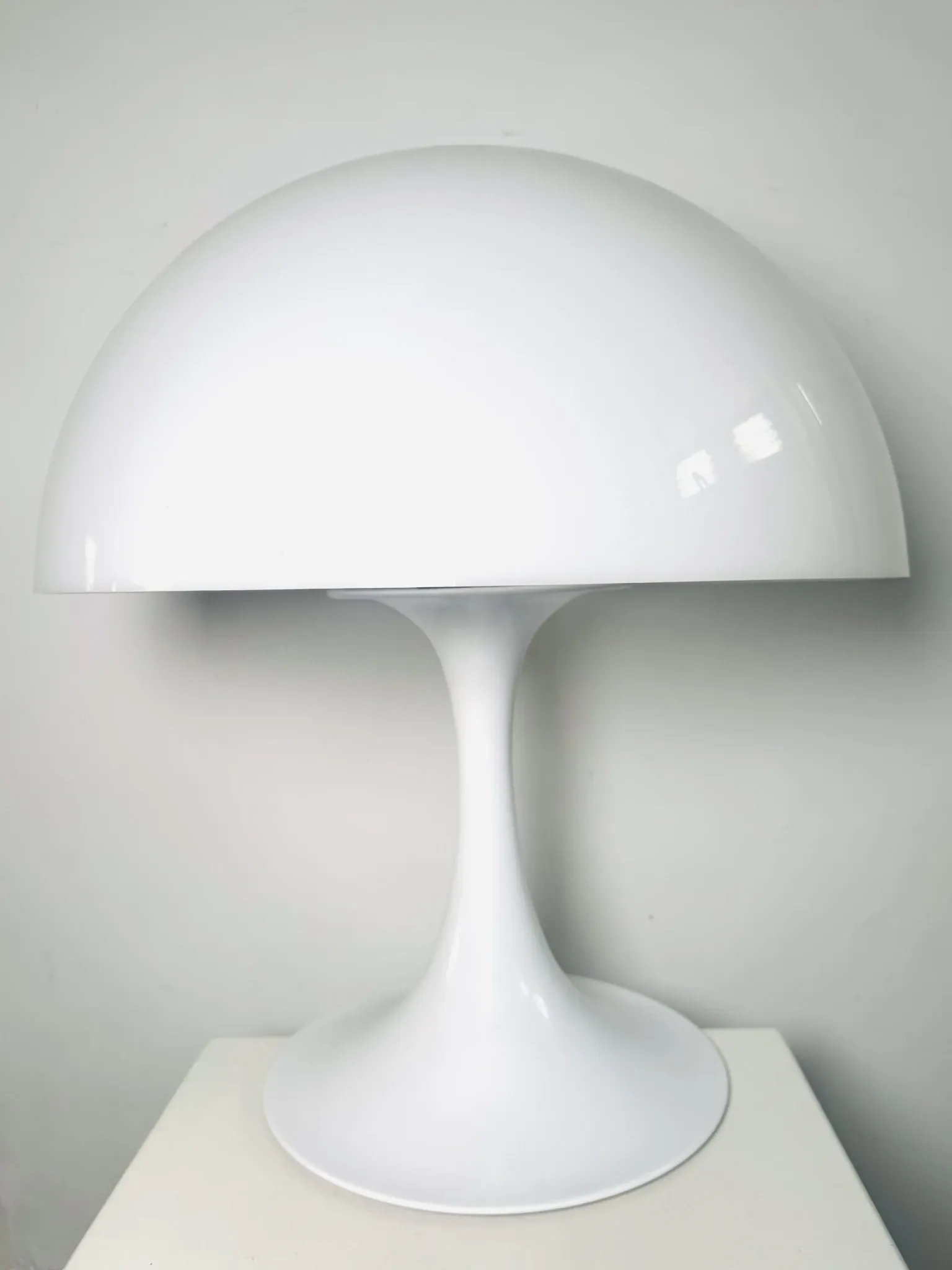 Lampe de table D-2128 par Raak Amsterdam, Pays-Bas, années 1970.