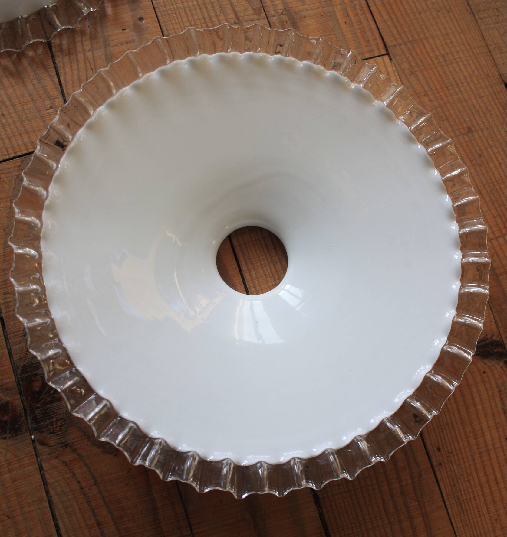 Suspension en opaline dentelée