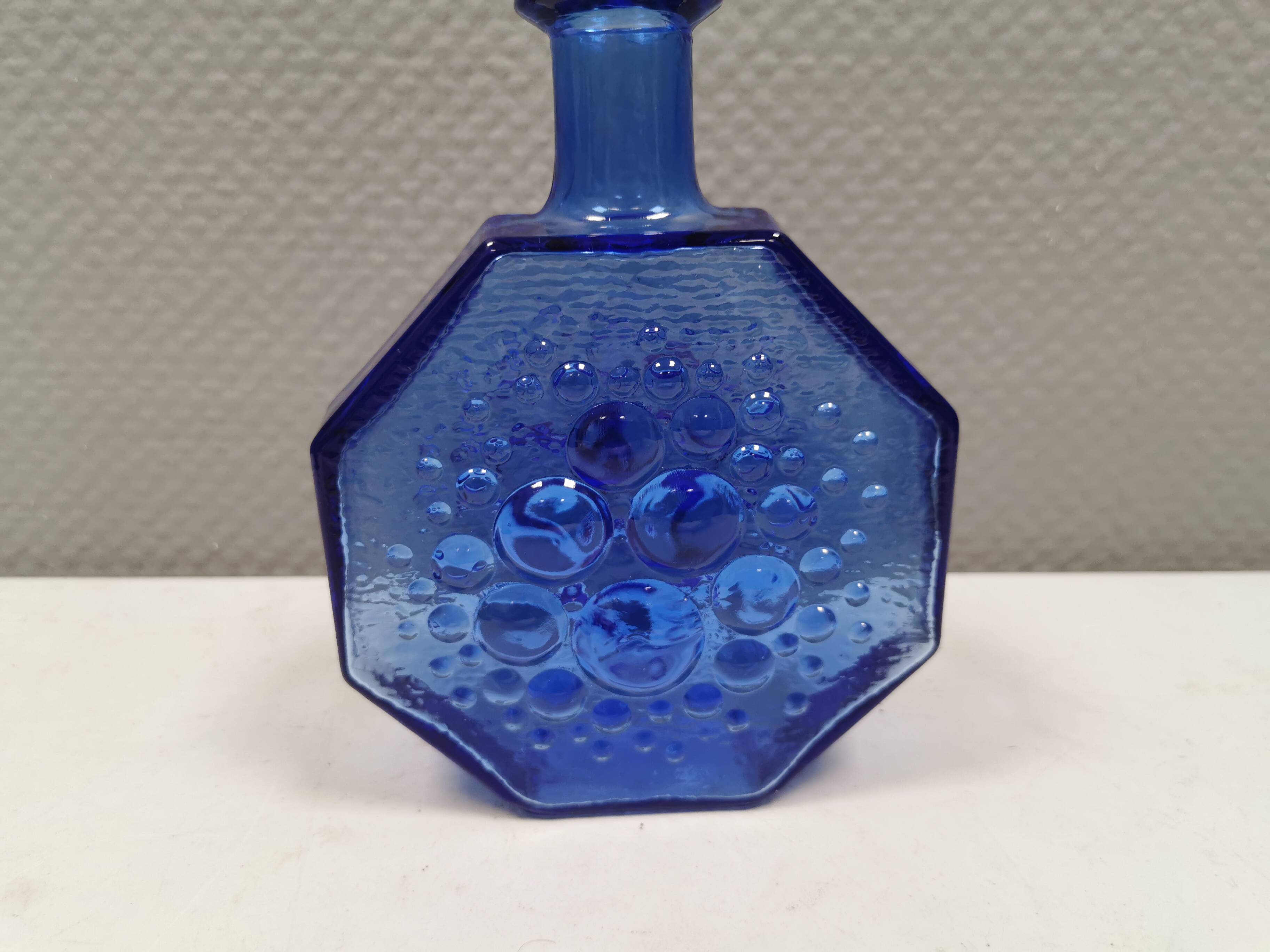 Blue glass vase from Riihimäen Lasi Finland, by Nanny Still.