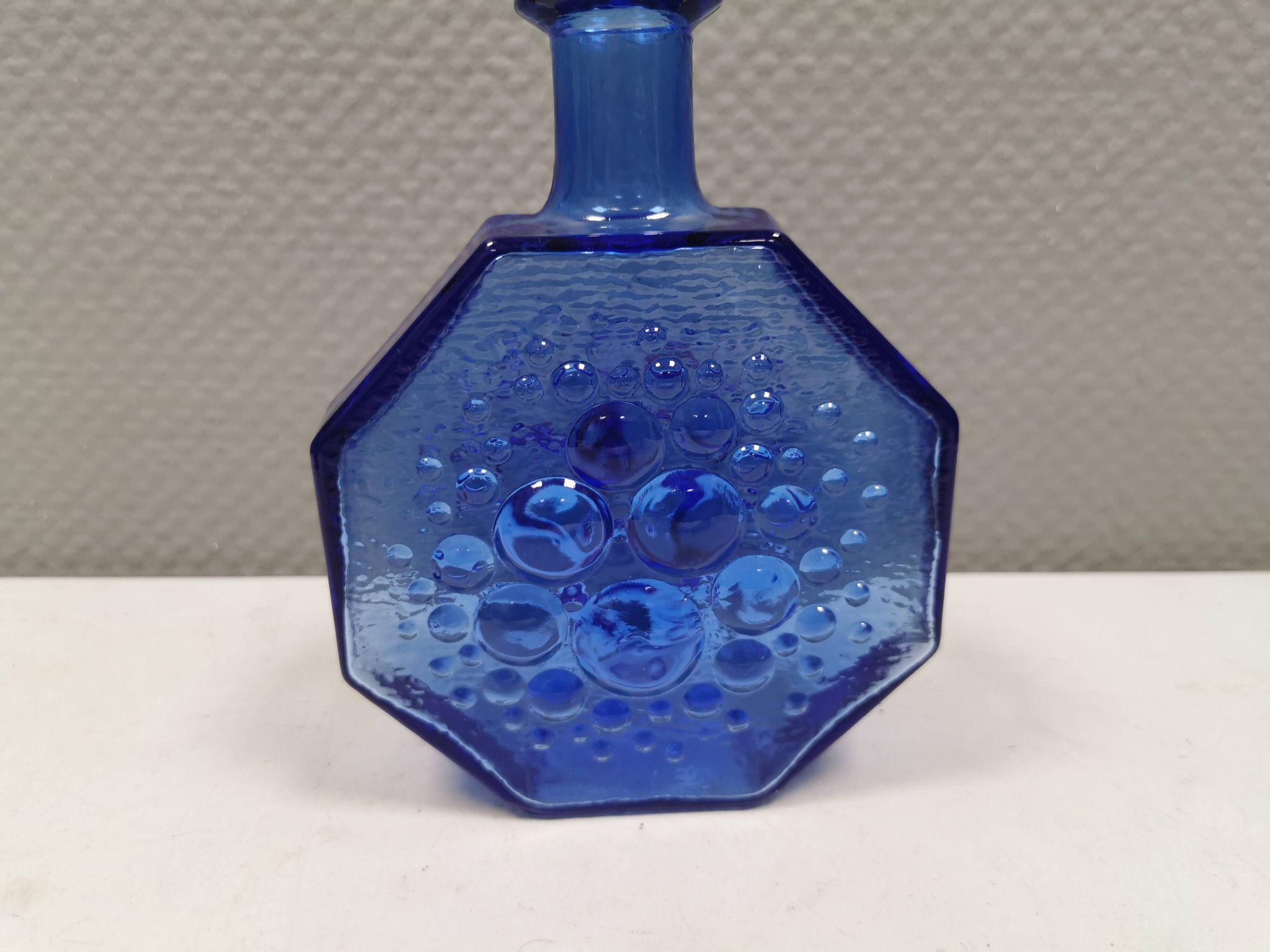 Blue glass vase from Riihimäen Lasi Finland, by Nanny Still.