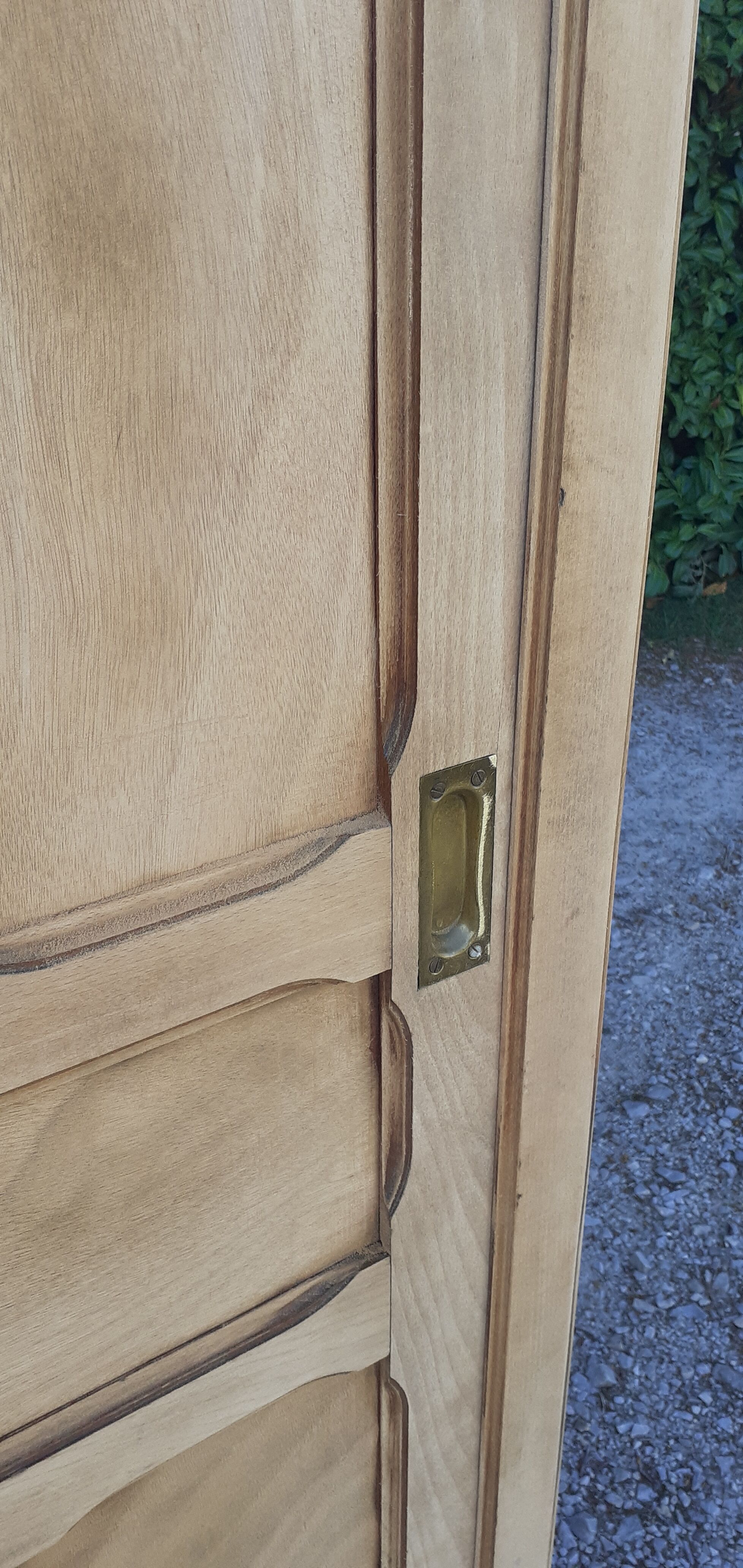 Parisian cabinet with 2 sliding doors 1 shelf solid beech