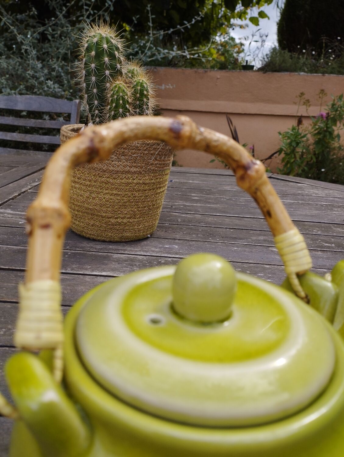 Anise green ceramic teapot, bamboo handle