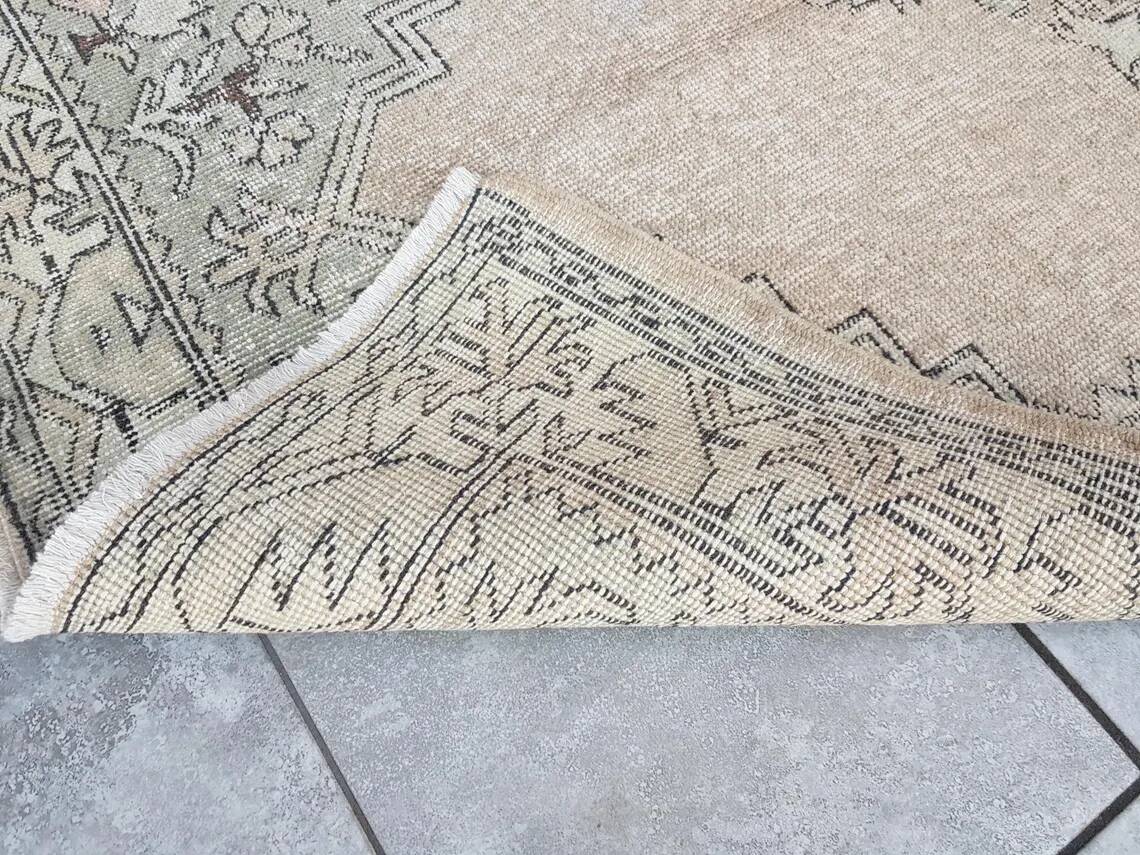 Petit grand tapis floral vintage