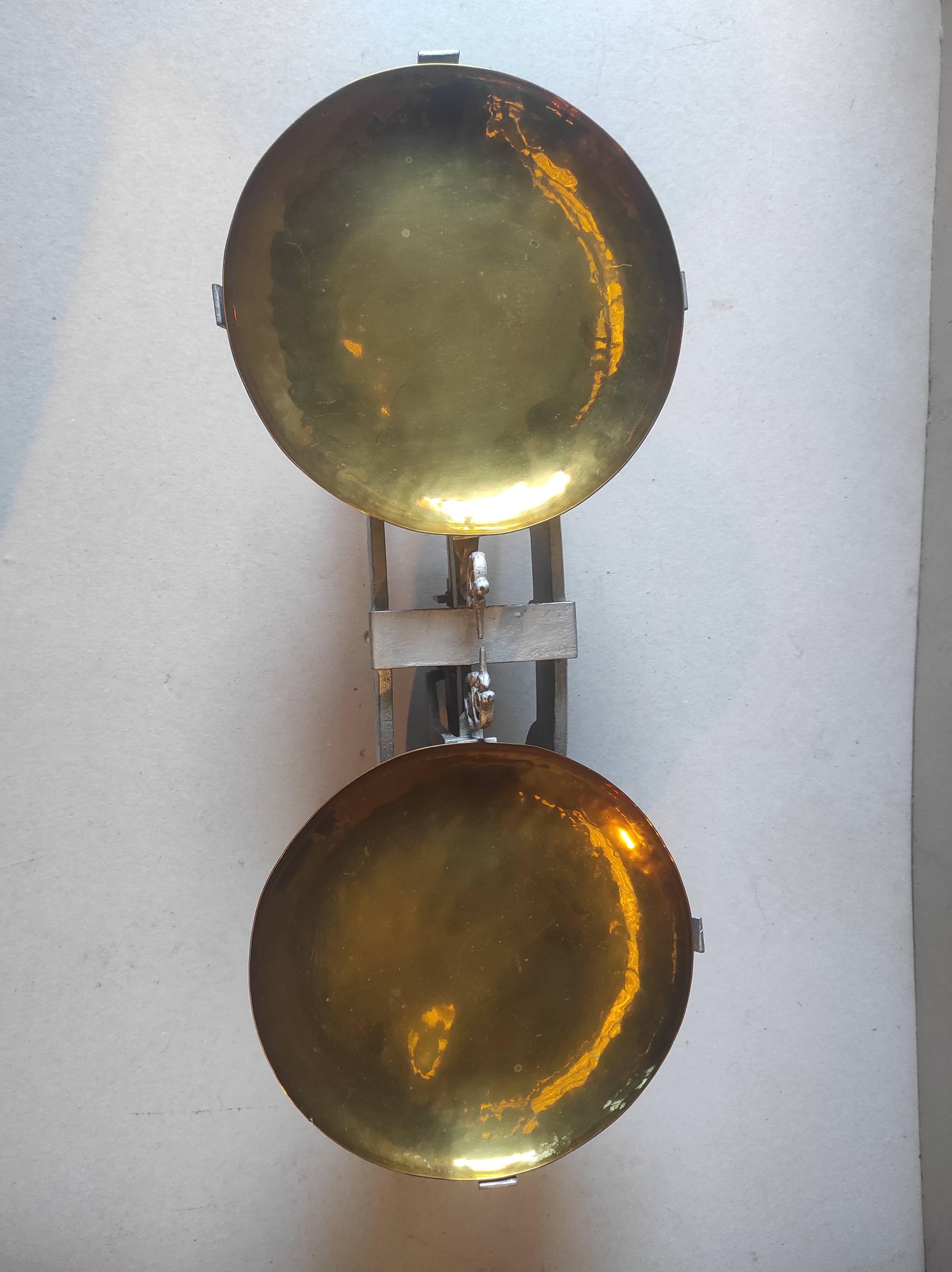 Balance Roberval old avev copper tray