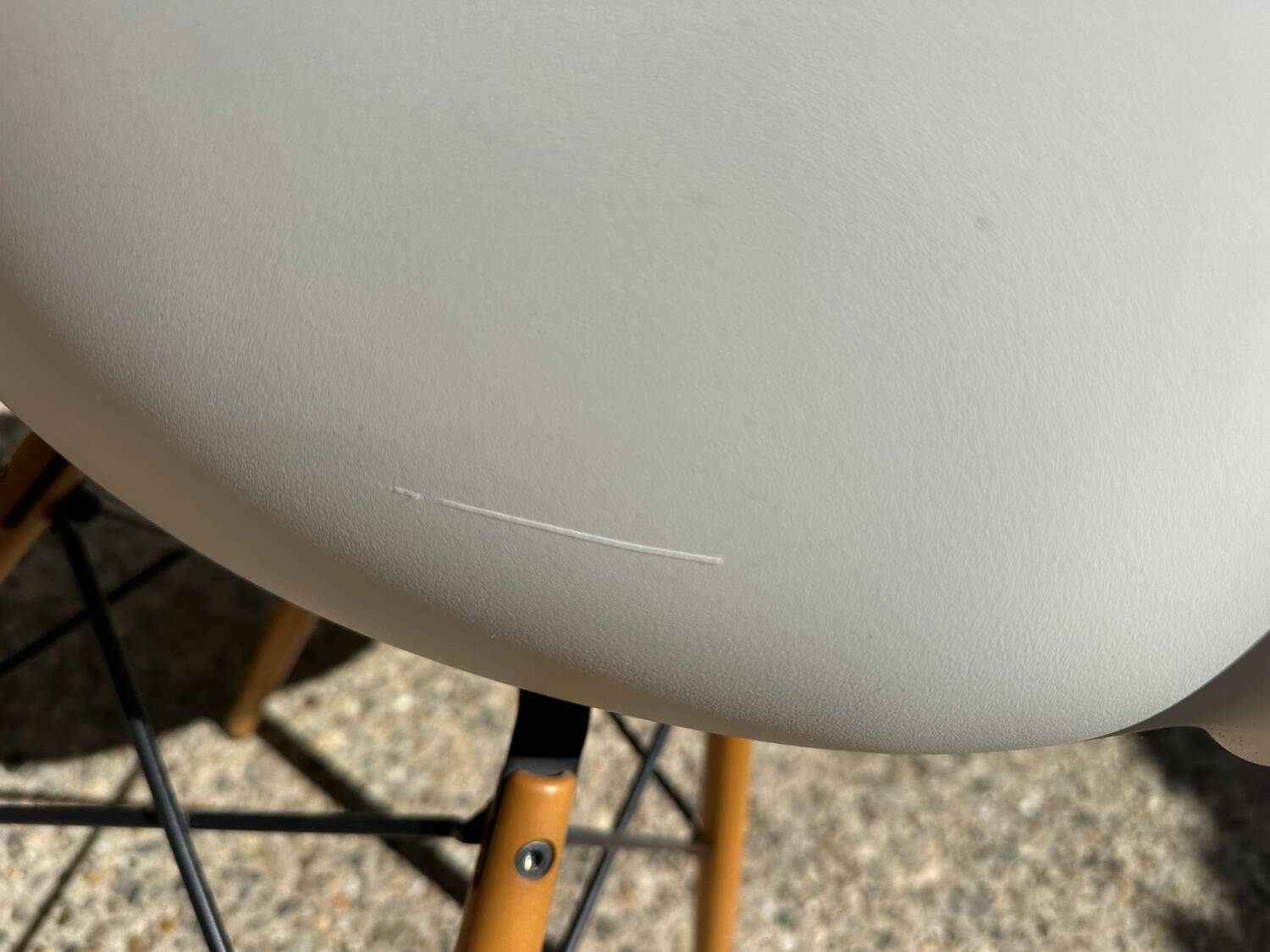 Chaise eames plastique blanche vitra
