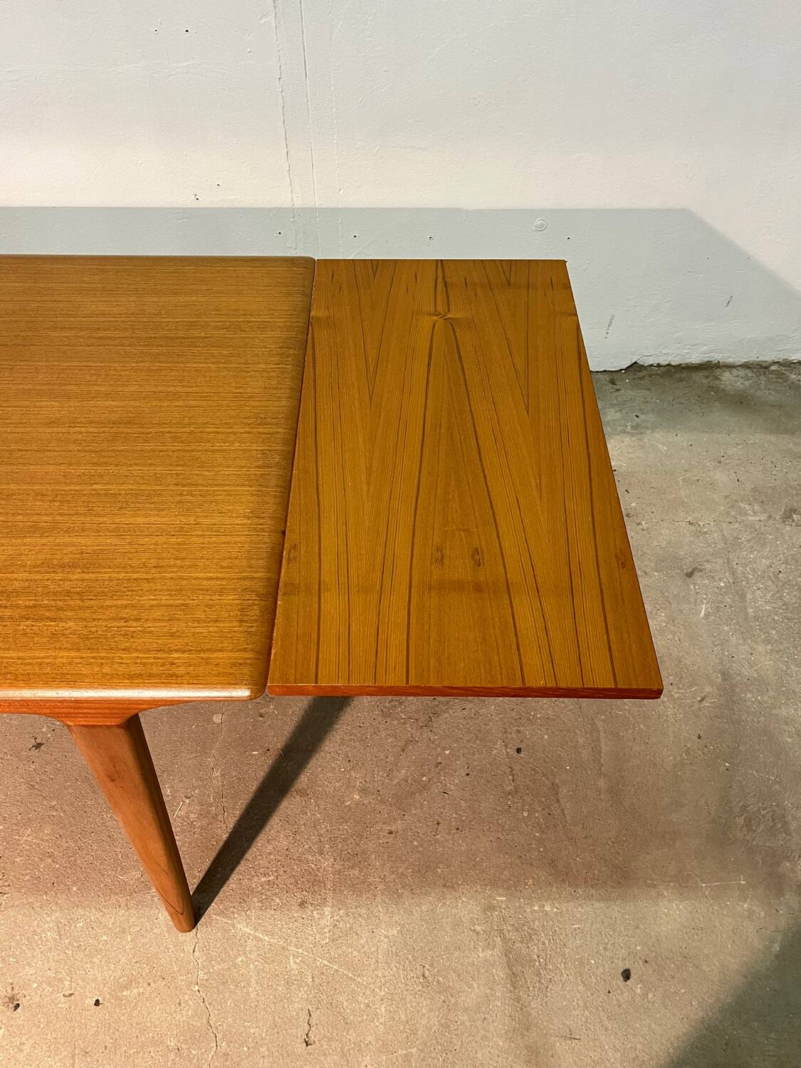 Scandinavian style extendable table