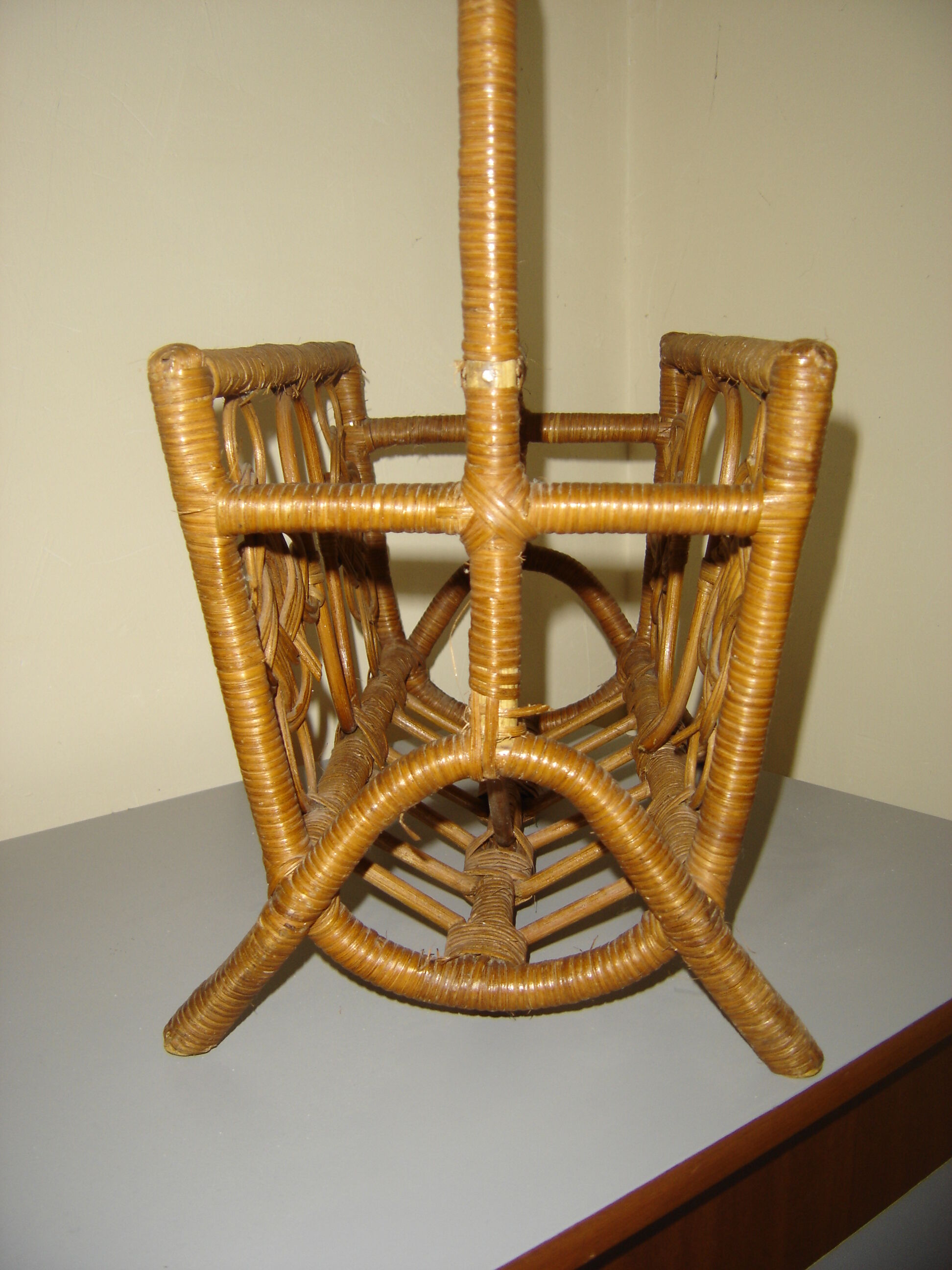 Rattan magazine holder