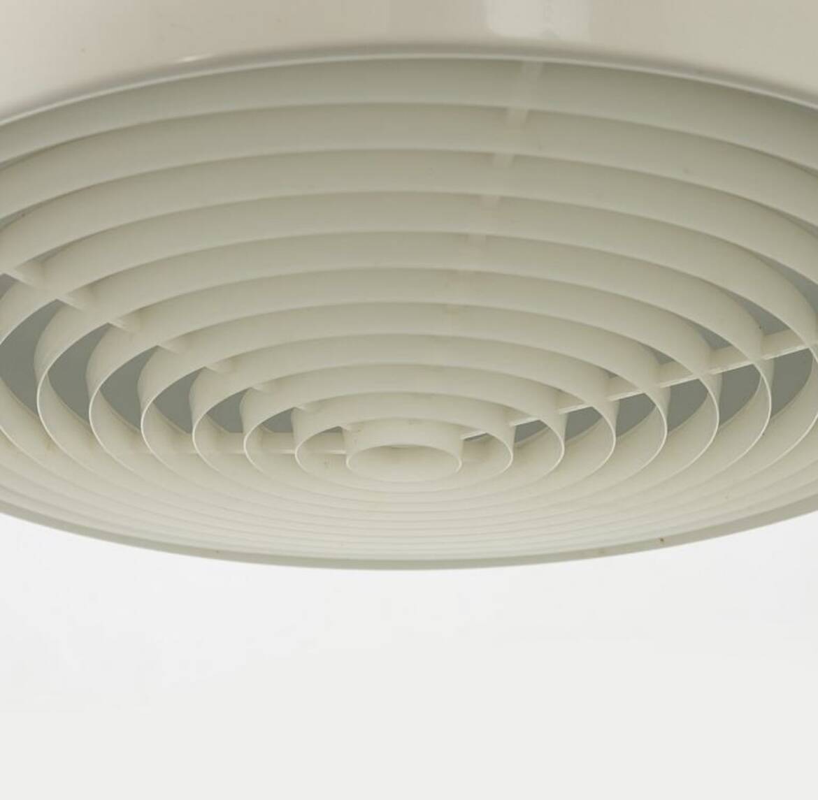 “Bumling” pendant light