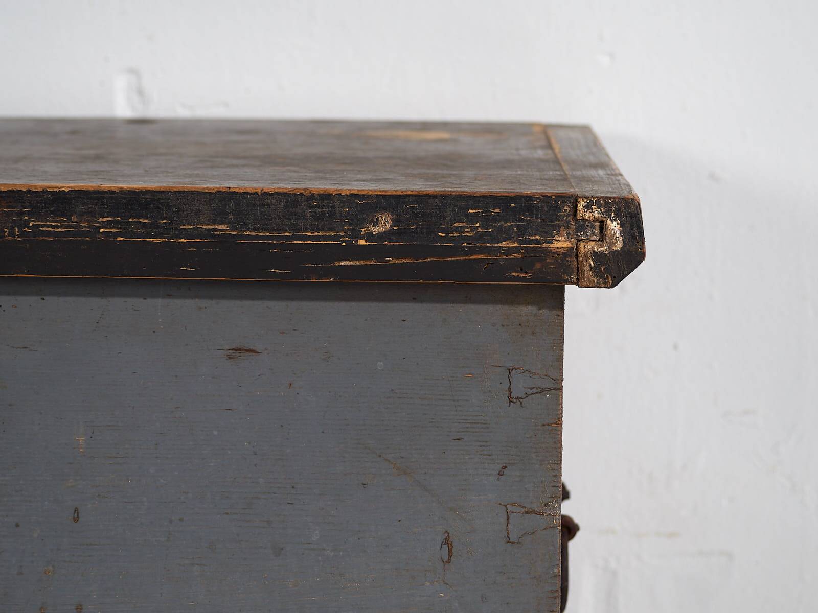 Antique wooden trunk with original lock (c.1900) #16