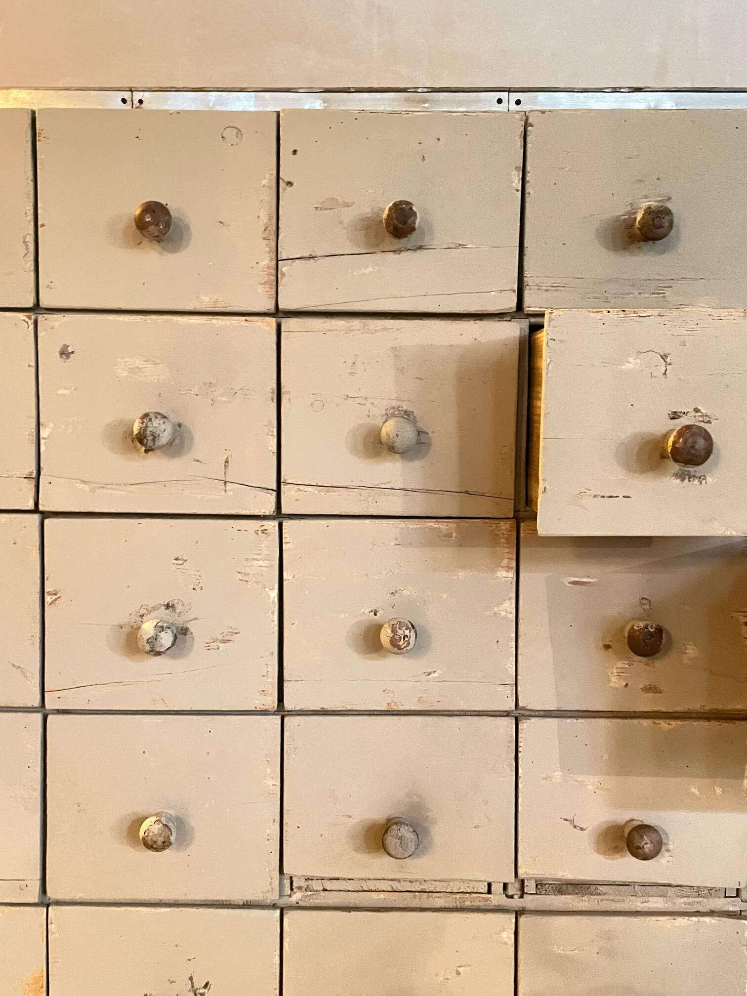 Meuble à 30 tiroirs