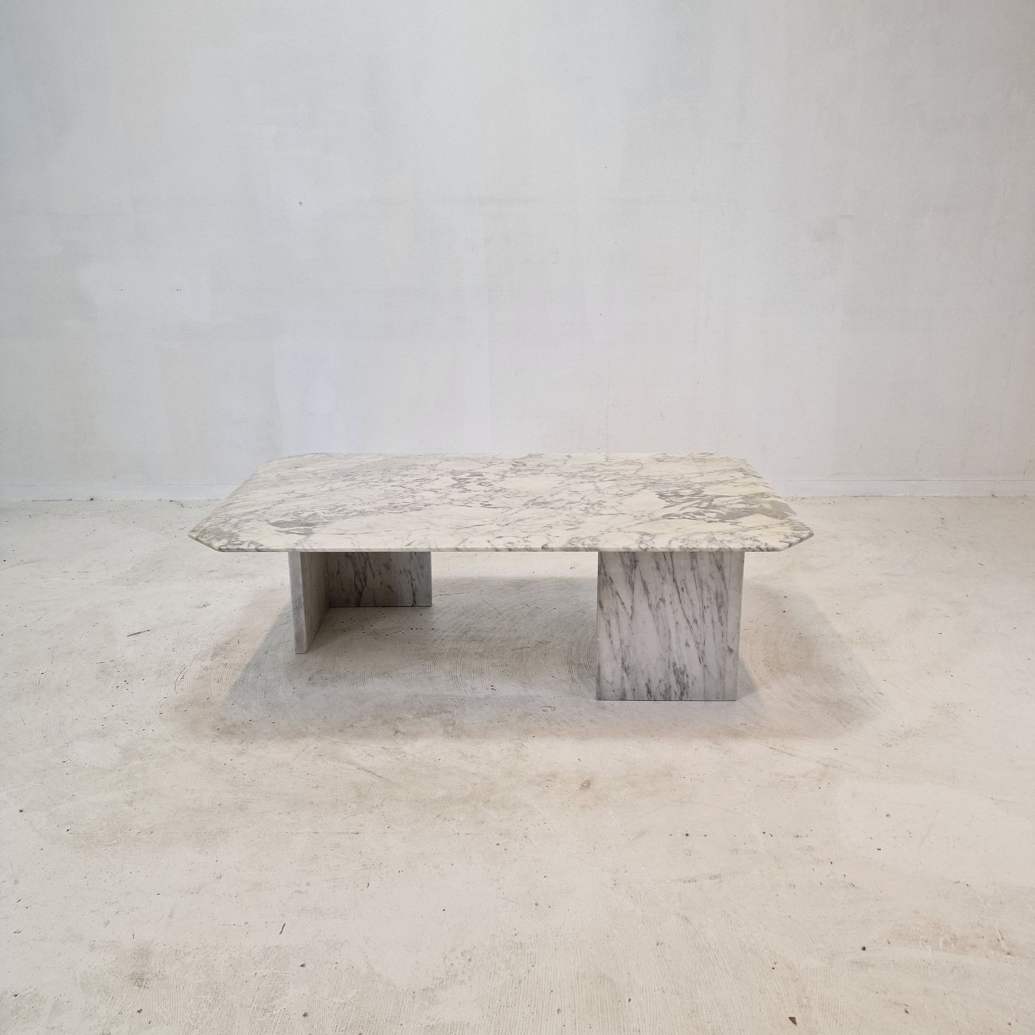 Table basse en marbre italien années 1970