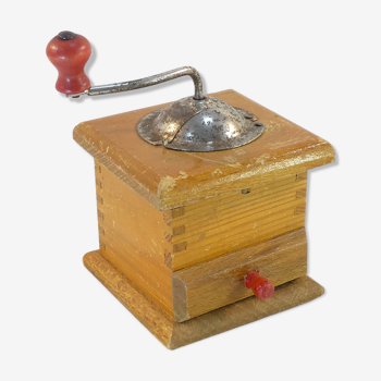 Old coffee grinder for dinette stern in wood and metal