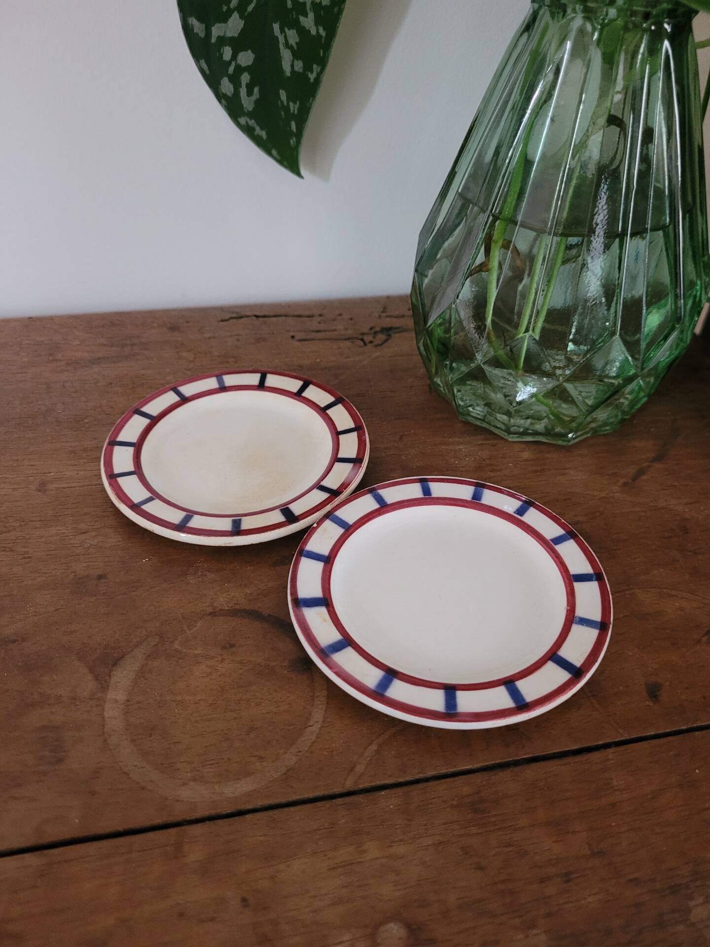 Two very small Béarn HBCM plates.