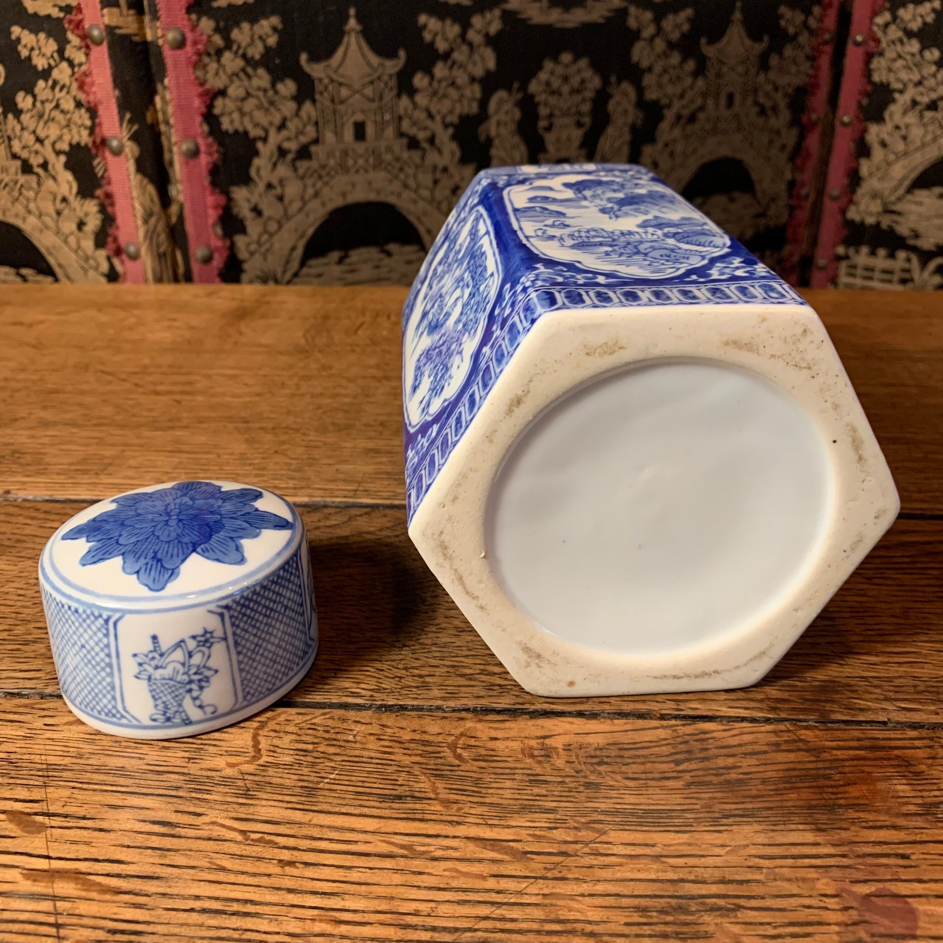 Chinese porcelain tea box