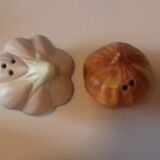 Pepper salt shaker in the shape of garlic and onion head